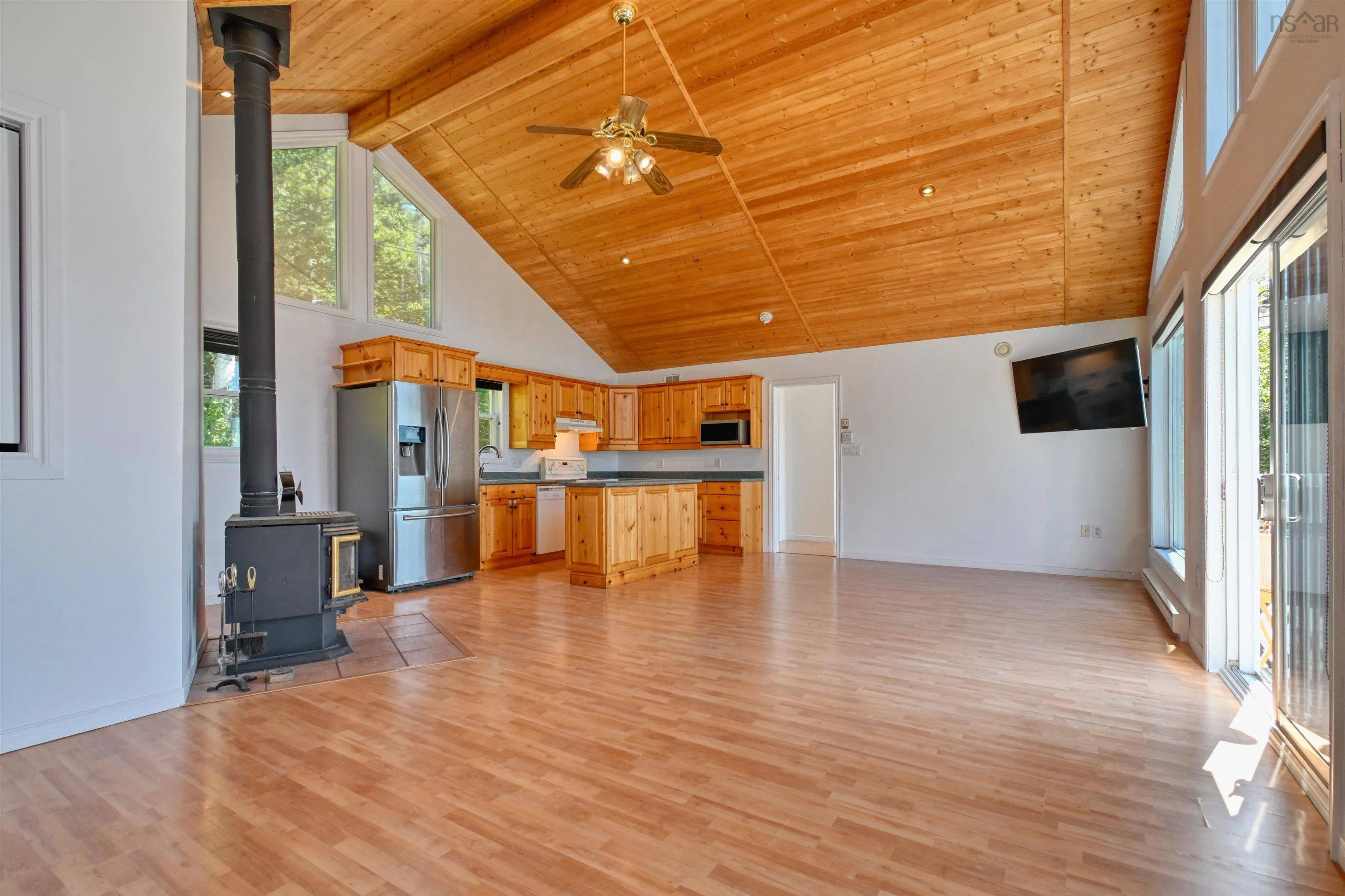 95 Lakeshore Drive W, Irish Cove, NS B0E 3B0, 3 Bedrooms Bedrooms, ,2 BathroomsBathrooms,Residential,For Sale,Lakeshore,202519838