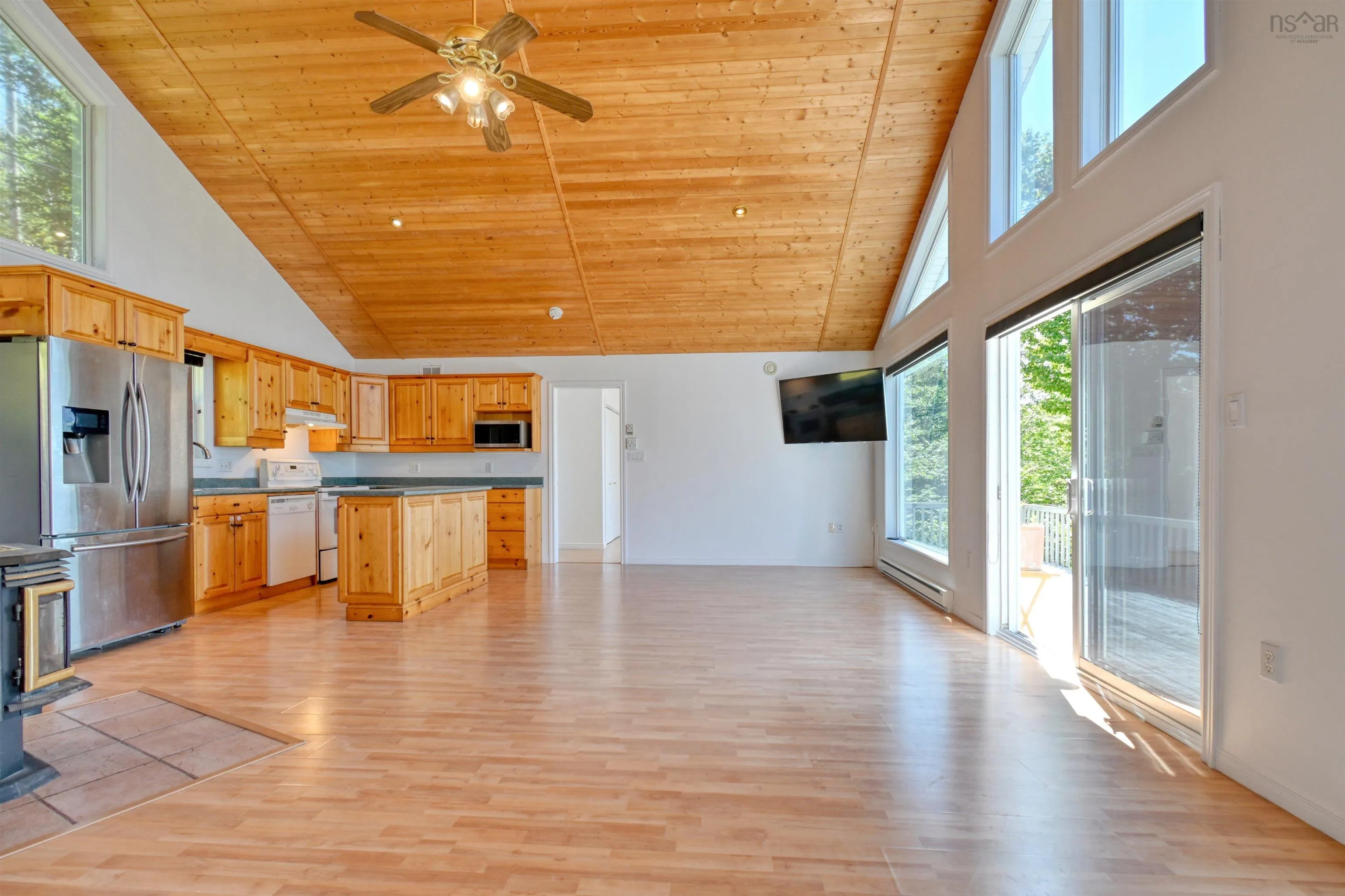 95 Lakeshore Drive W, Irish Cove, NS B0E 3B0, 3 Bedrooms Bedrooms, ,2 BathroomsBathrooms,Residential,For Sale,Lakeshore,202519838