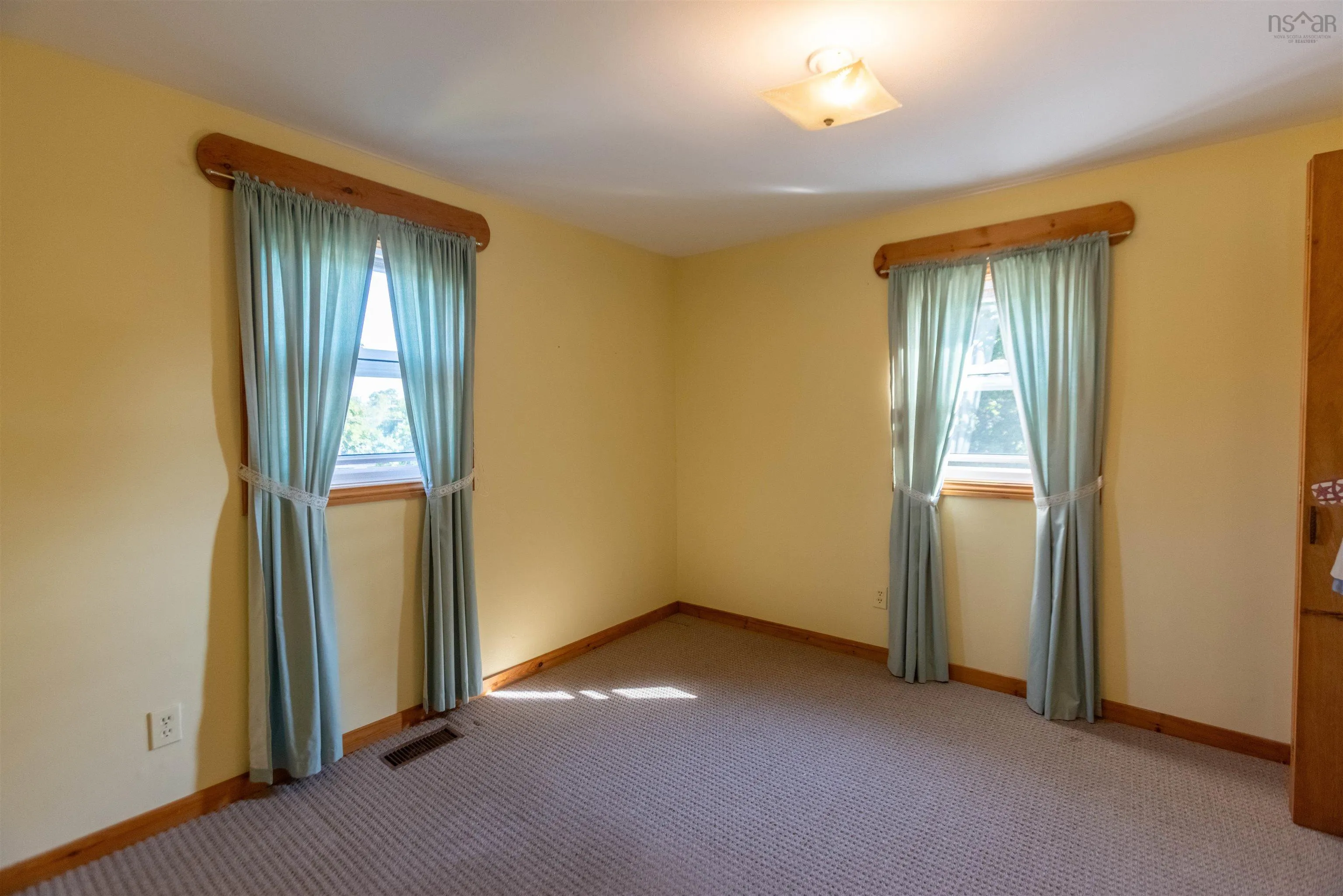46 Cornwall Street, Amherst, NS B4H 2L4, 4 Bedrooms Bedrooms, ,2 BathroomsBathrooms,Residential,For Sale,Cornwall,202520818