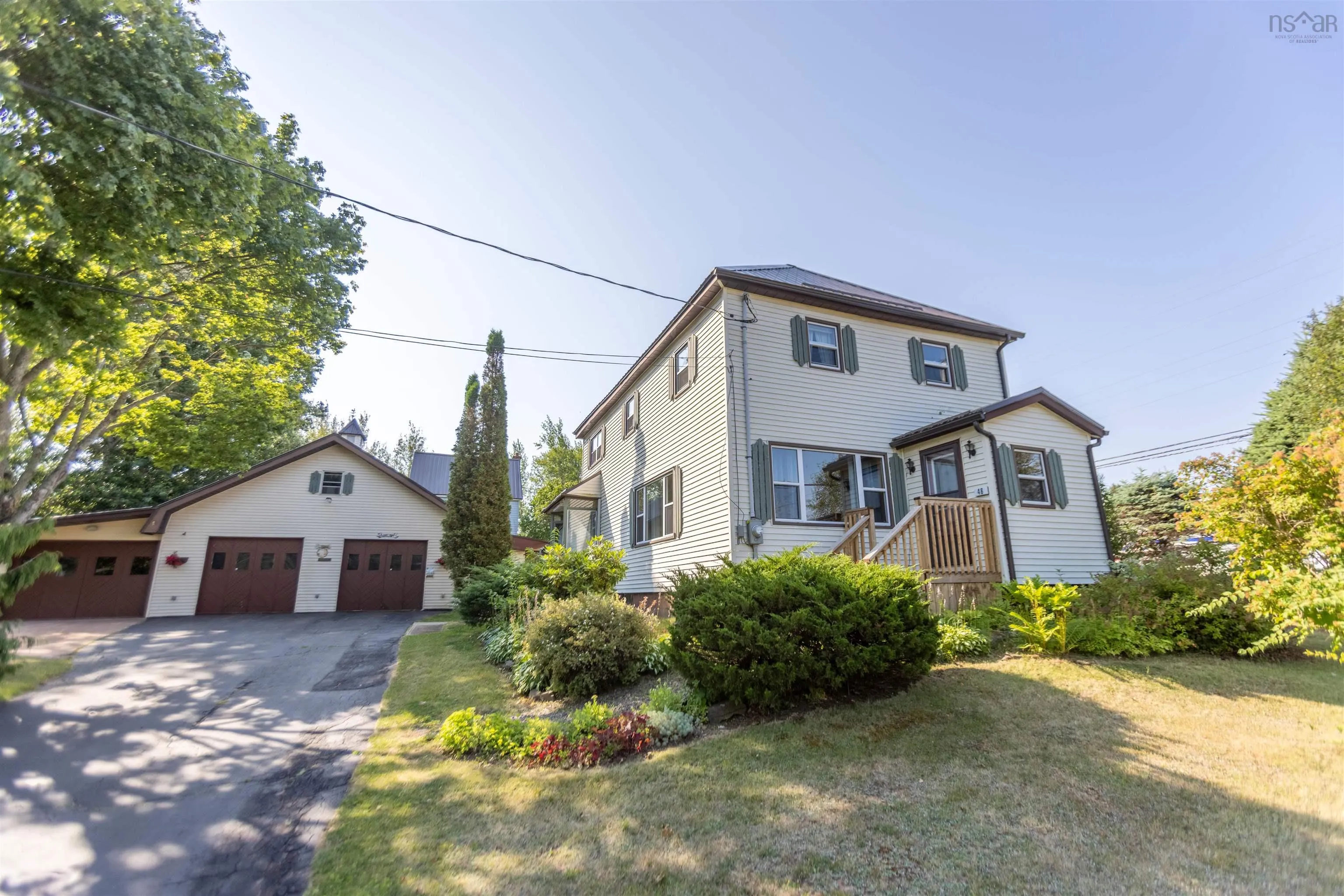46 Cornwall Street, Amherst, NS B4H 2L4, 4 Bedrooms Bedrooms, ,2 BathroomsBathrooms,Residential,For Sale,Cornwall,202520818