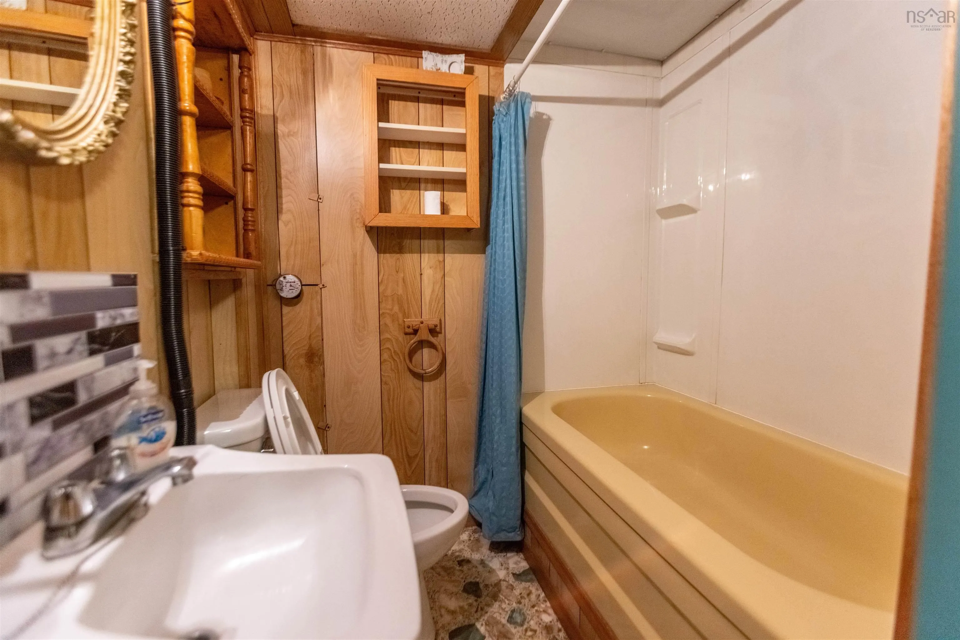 46 Cornwall Street, Amherst, NS B4H 2L4, 4 Bedrooms Bedrooms, ,2 BathroomsBathrooms,Residential,For Sale,Cornwall,202520818