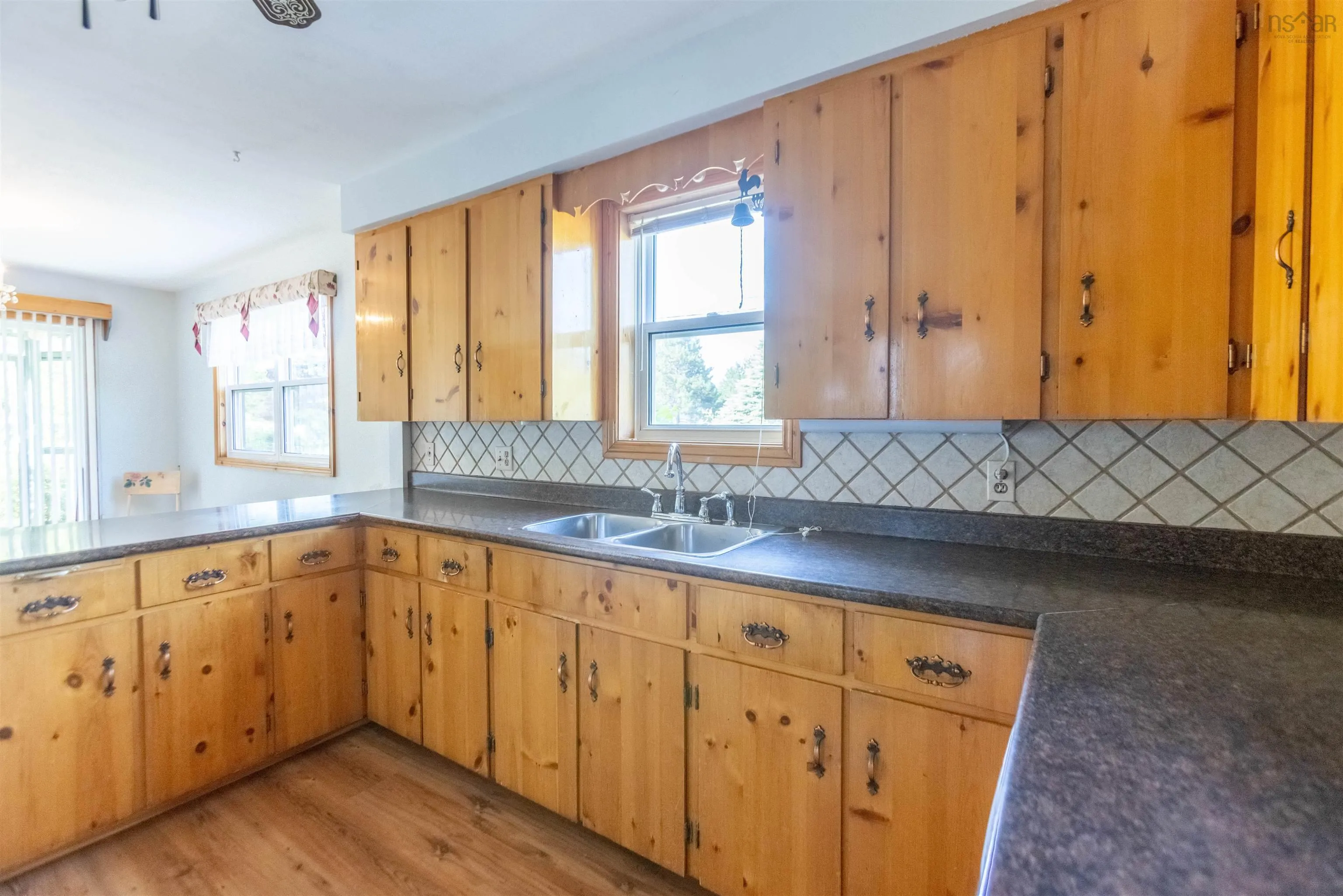 46 Cornwall Street, Amherst, NS B4H 2L4, 4 Bedrooms Bedrooms, ,2 BathroomsBathrooms,Residential,For Sale,Cornwall,202520818