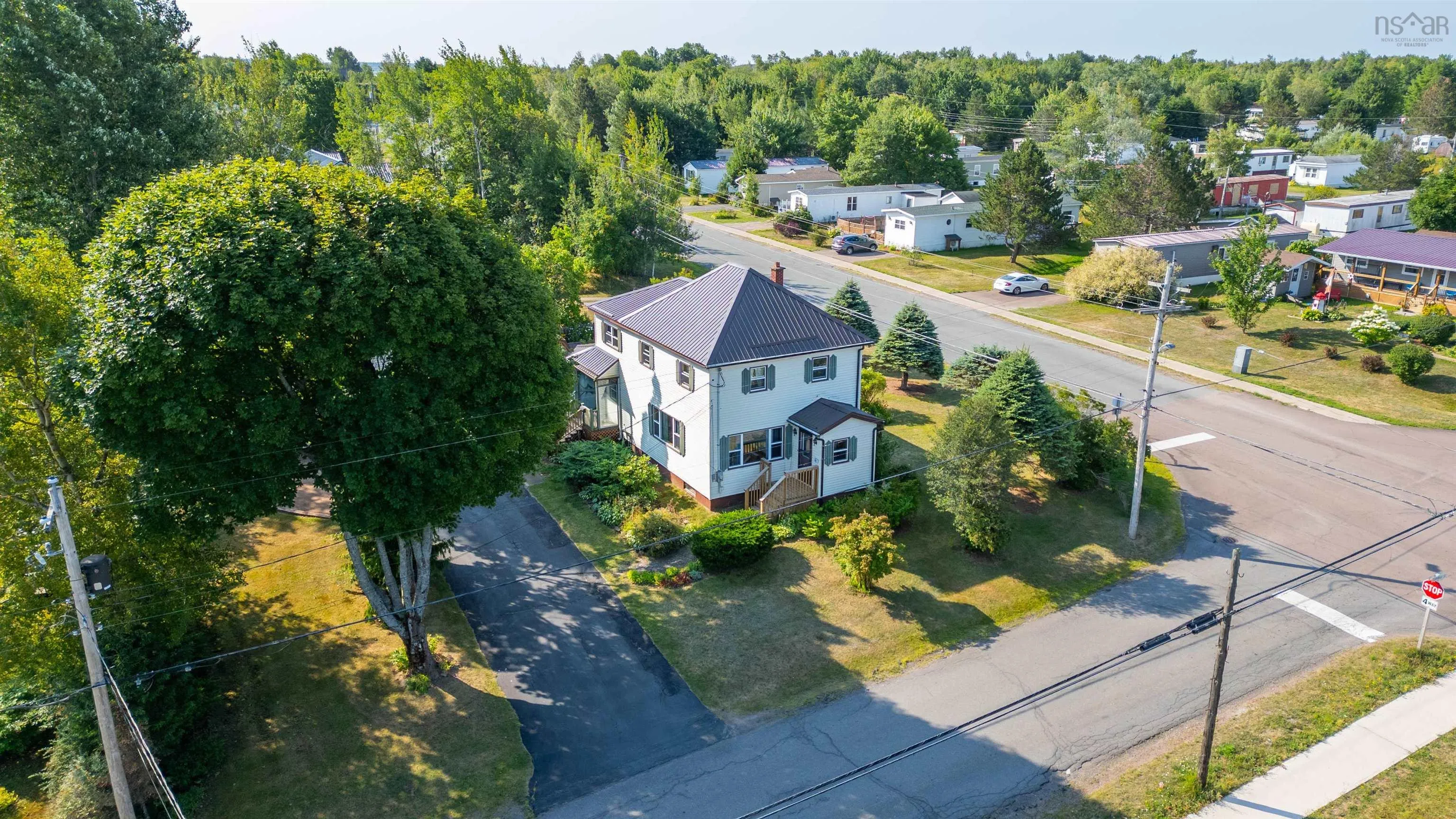 46 Cornwall Street, Amherst, NS B4H 2L4, 4 Bedrooms Bedrooms, ,2 BathroomsBathrooms,Residential,For Sale,Cornwall,202520818