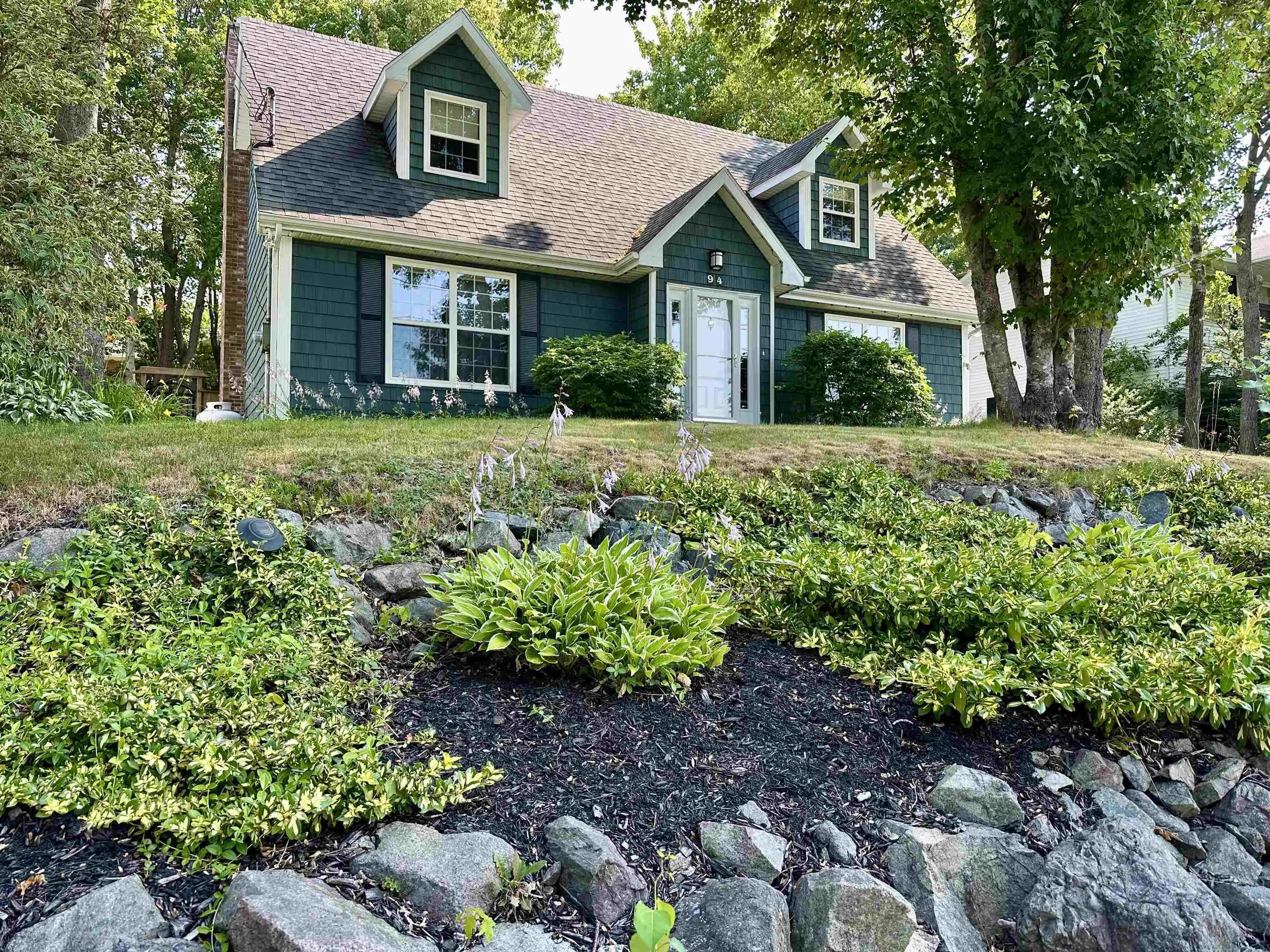 94 Cottagedale Crescent, Sydney, NS B1P 6T8, 3 Bedrooms Bedrooms, ,4 BathroomsBathrooms,Residential,For Sale,Cottagedale,202518965