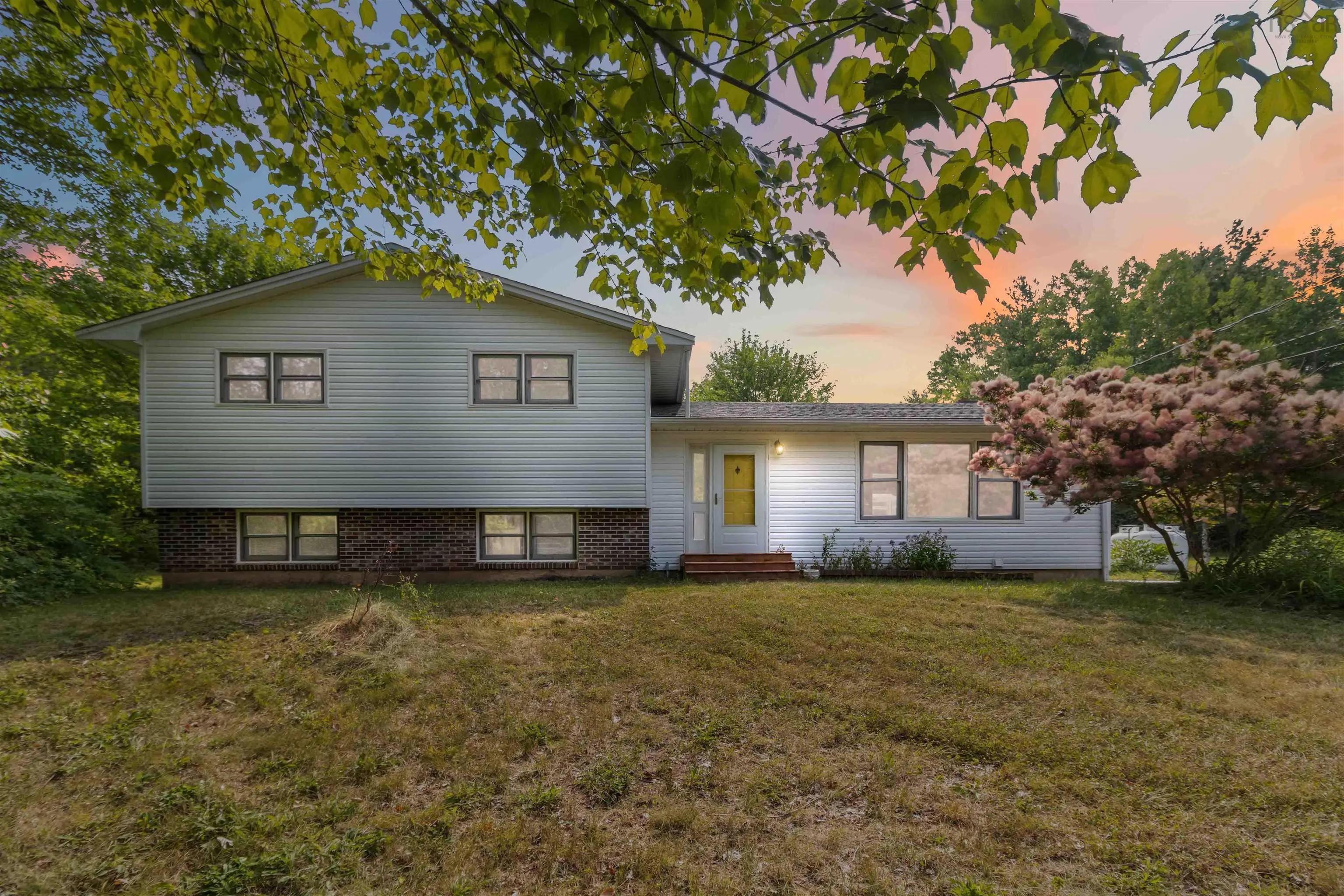 1097 Bog Road, Falmouth, NS B0P 1P0, 4 Bedrooms Bedrooms, ,3 BathroomsBathrooms,Residential,For Sale,Bog,202520398