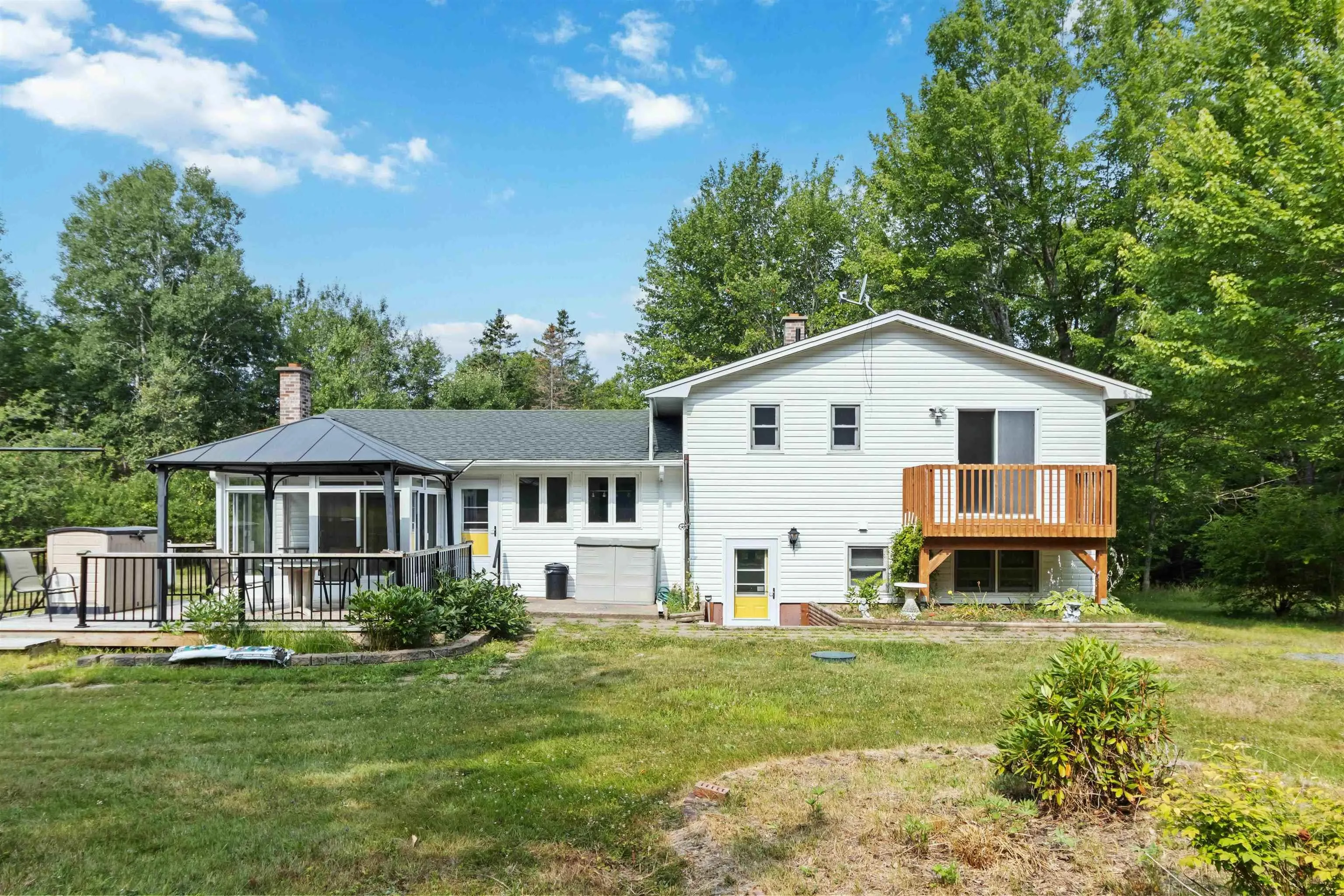 1097 Bog Road, Falmouth, NS B0P 1P0, 4 Bedrooms Bedrooms, ,3 BathroomsBathrooms,Residential,For Sale,Bog,202520398