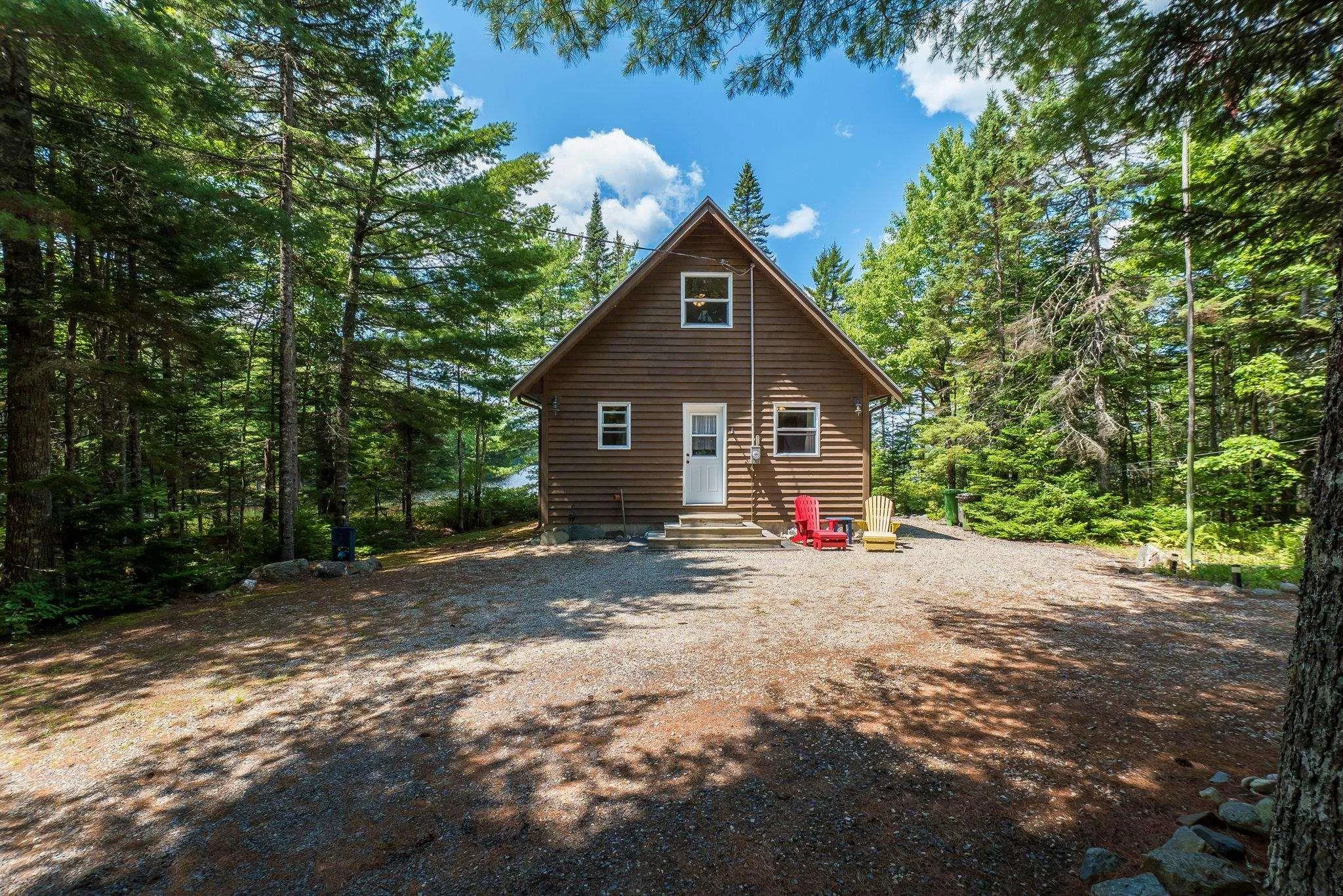 400 Lakefront Drive, Chelsea, NS B4V 7M9, 2 Bedrooms Bedrooms, ,1 BathroomBathrooms,Residential,For Sale,Lakefront,202519619