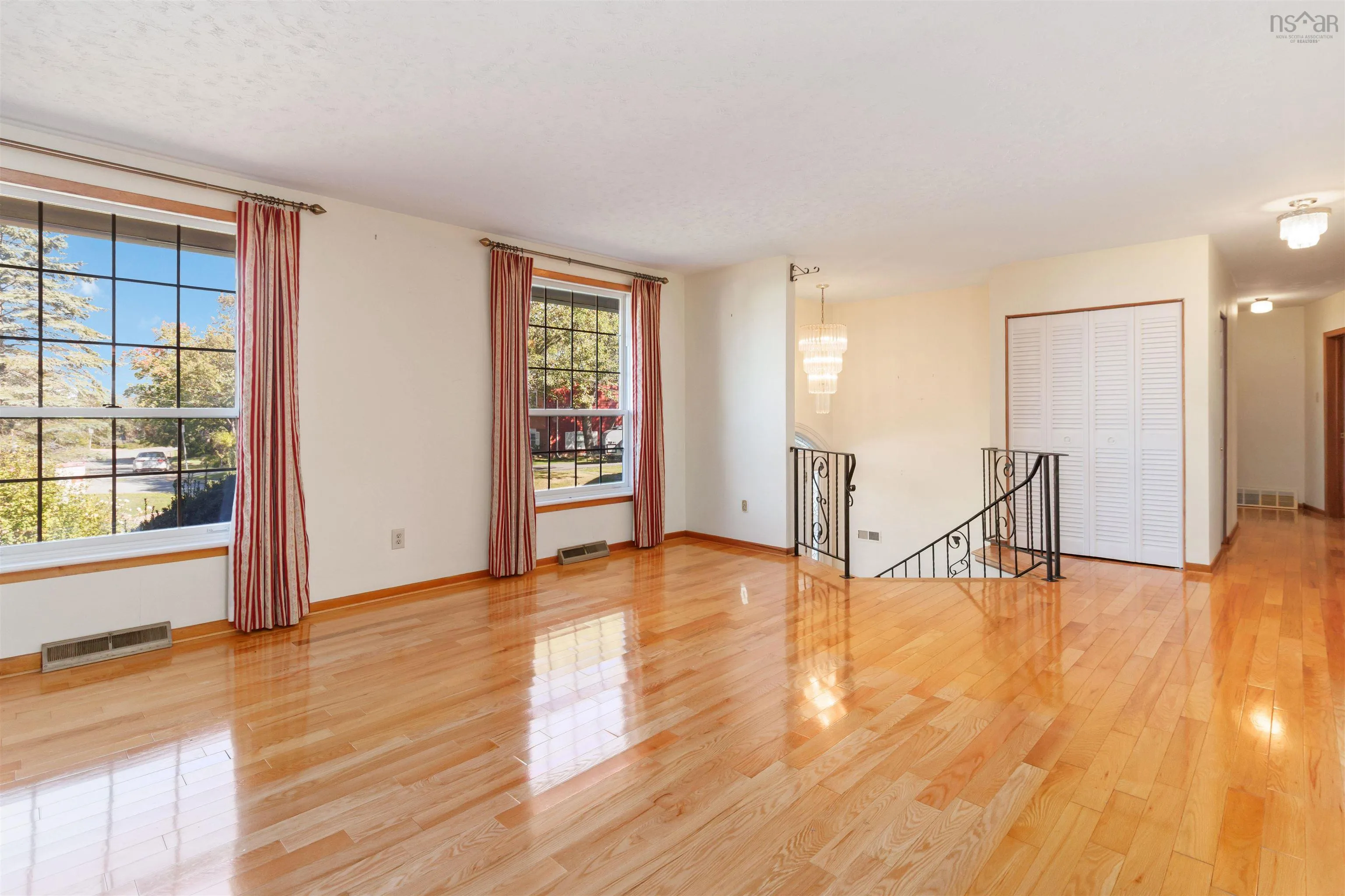 16 Bobolink Street, Halifax, NS B3M 1W3, 5 Bedrooms Bedrooms, ,3 BathroomsBathrooms,Residential,For Sale,Bobolink,202524124