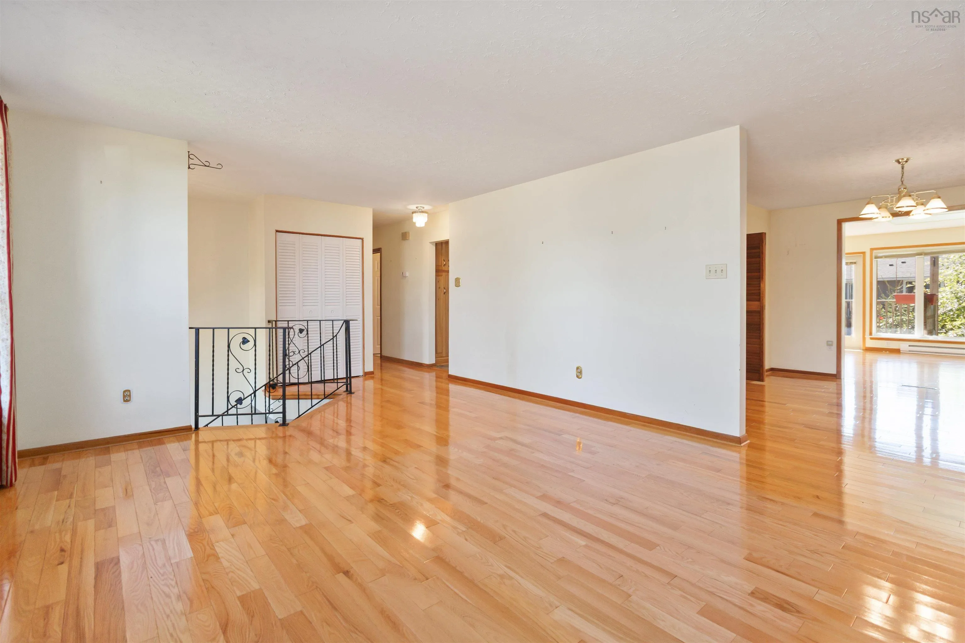 16 Bobolink Street, Halifax, NS B3M 1W3, 5 Bedrooms Bedrooms, ,3 BathroomsBathrooms,Residential,For Sale,Bobolink,202524124
