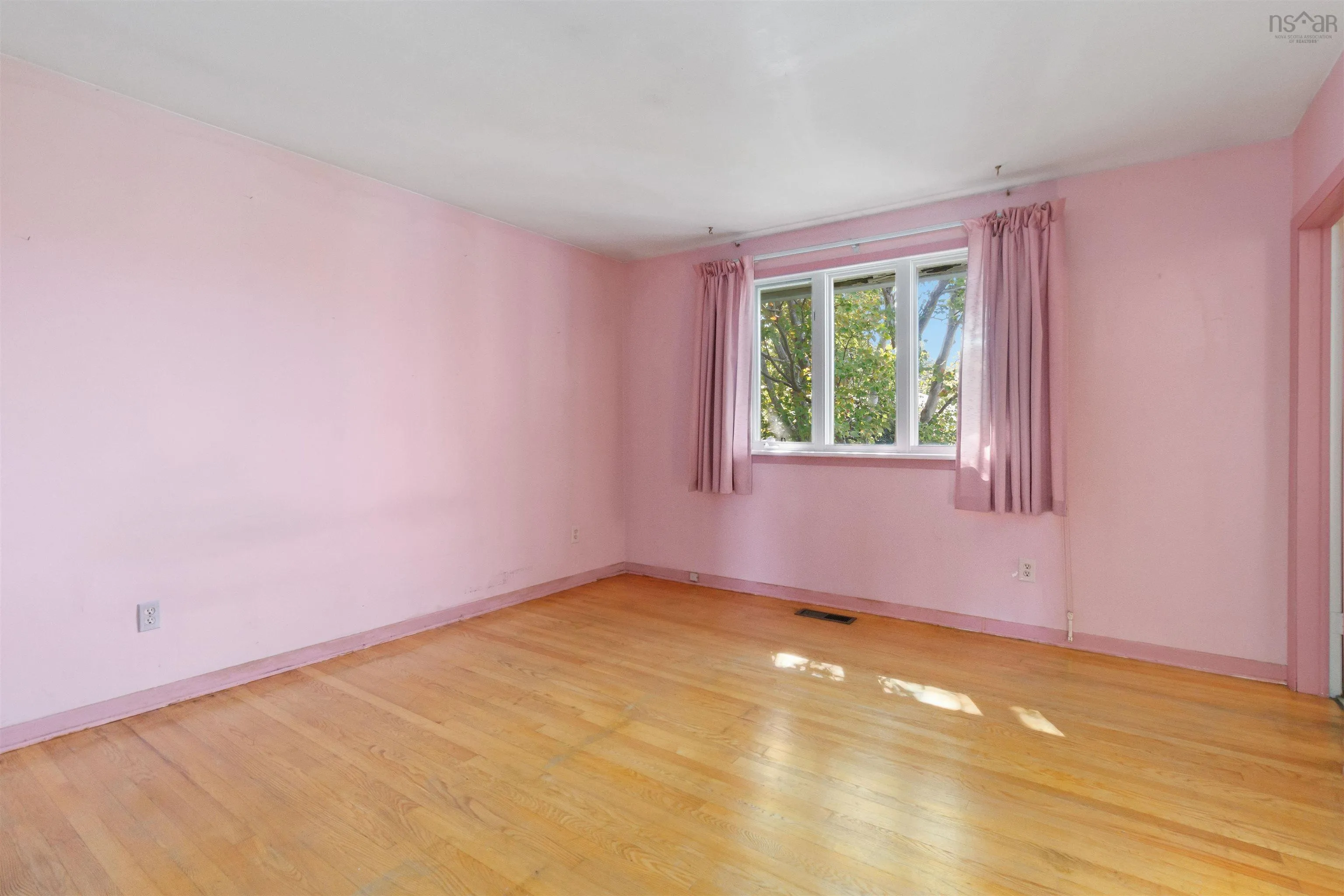 16 Bobolink Street, Halifax, NS B3M 1W3, 5 Bedrooms Bedrooms, ,3 BathroomsBathrooms,Residential,For Sale,Bobolink,202524124