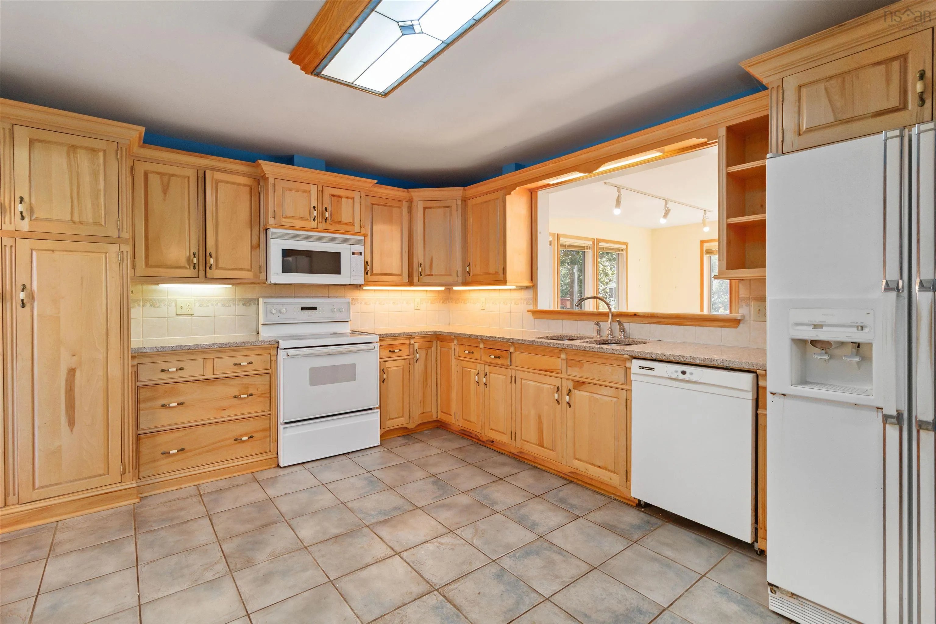16 Bobolink Street, Halifax, NS B3M 1W3, 5 Bedrooms Bedrooms, ,3 BathroomsBathrooms,Residential,For Sale,Bobolink,202524124