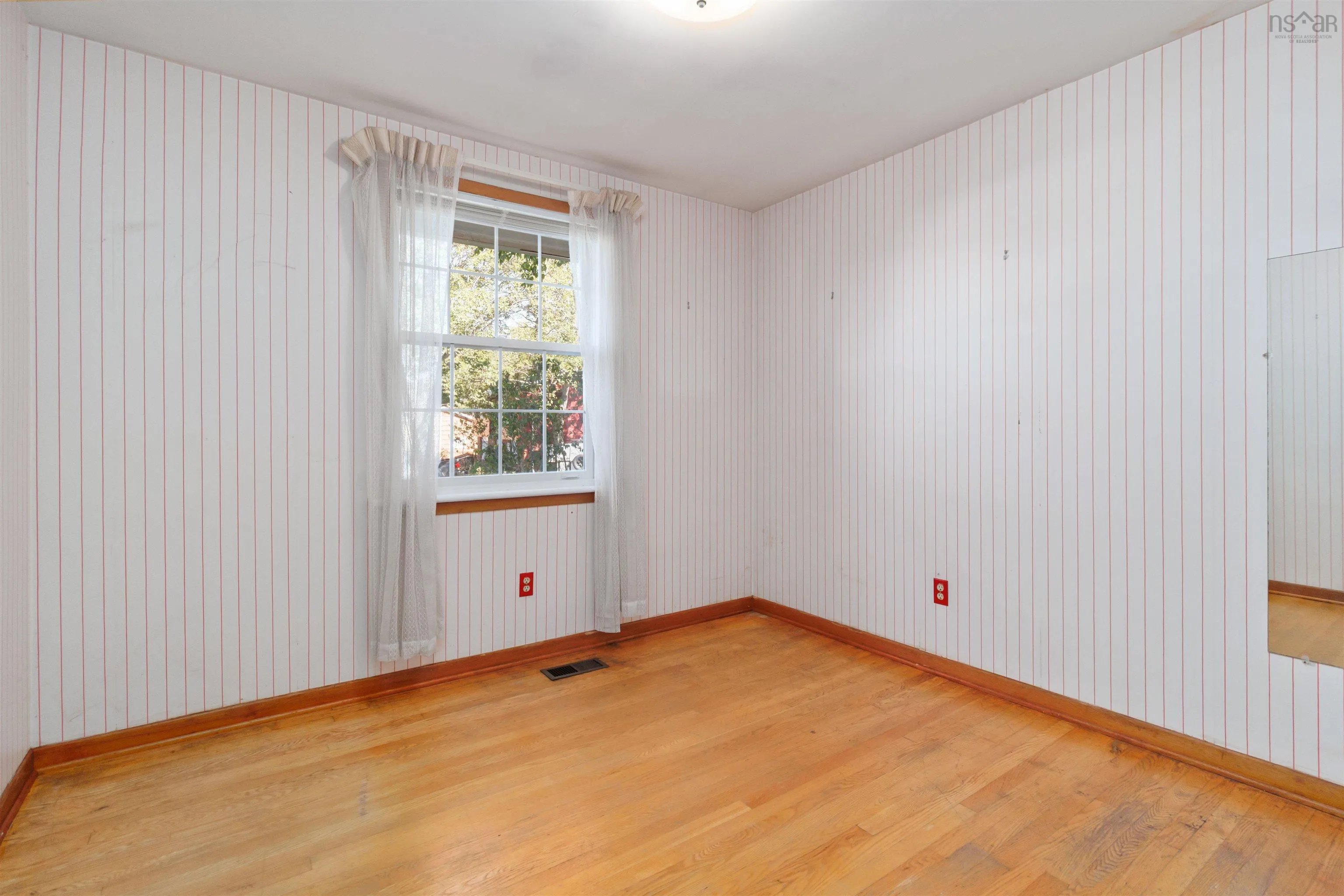16 Bobolink Street, Halifax, NS B3M 1W3, 5 Bedrooms Bedrooms, ,3 BathroomsBathrooms,Residential,For Sale,Bobolink,202524124