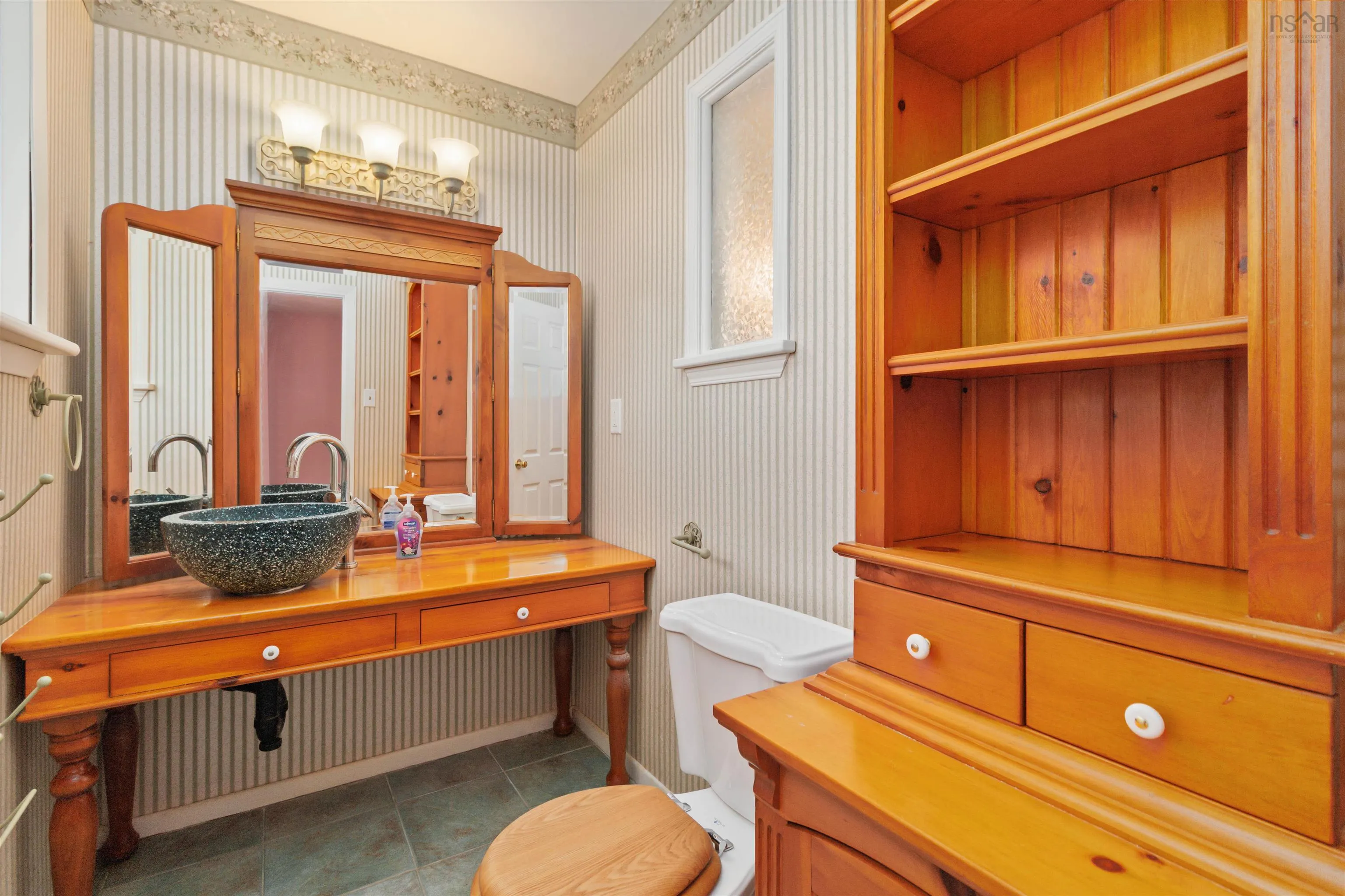 16 Bobolink Street, Halifax, NS B3M 1W3, 5 Bedrooms Bedrooms, ,3 BathroomsBathrooms,Residential,For Sale,Bobolink,202524124