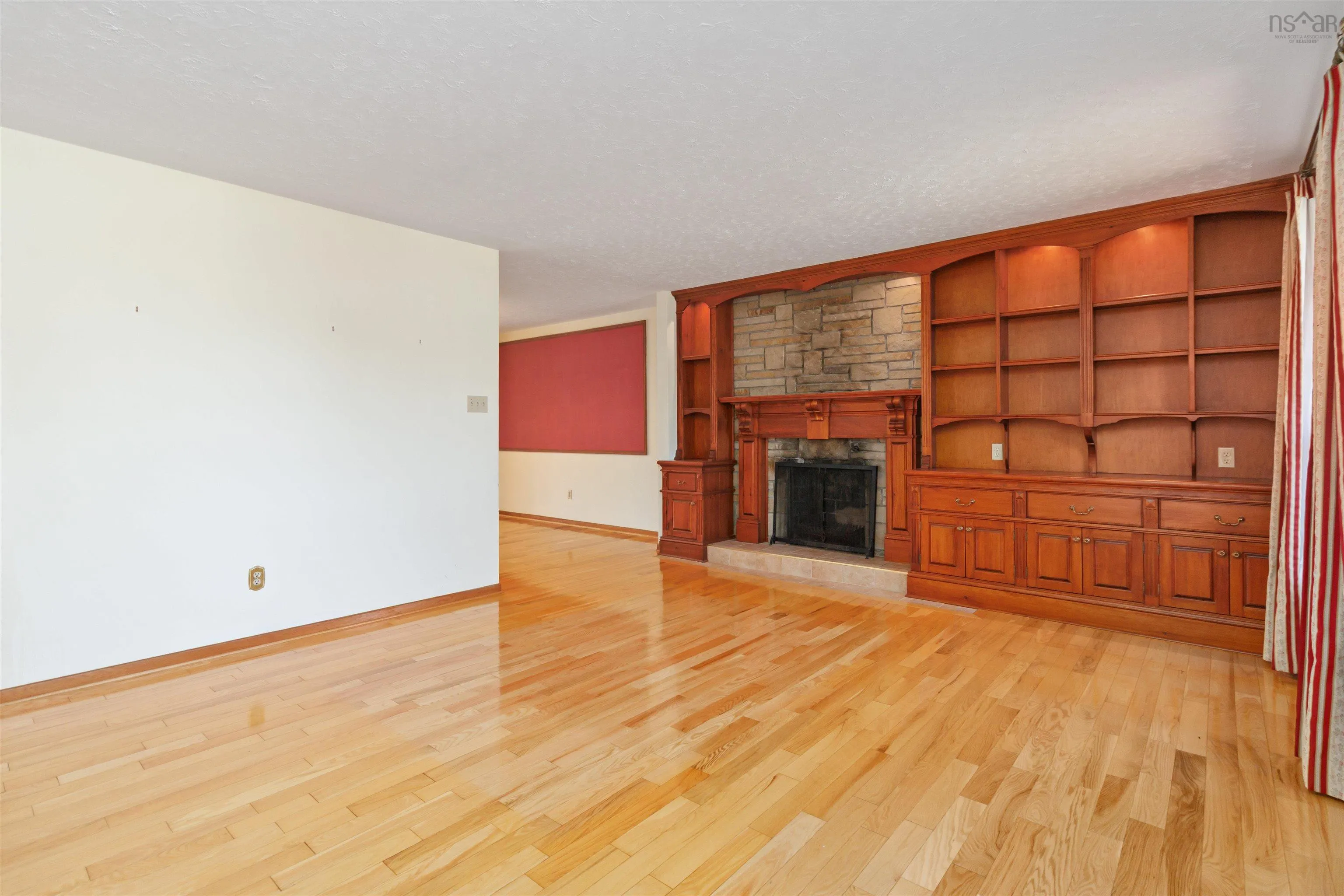 16 Bobolink Street, Halifax, NS B3M 1W3, 5 Bedrooms Bedrooms, ,3 BathroomsBathrooms,Residential,For Sale,Bobolink,202524124
