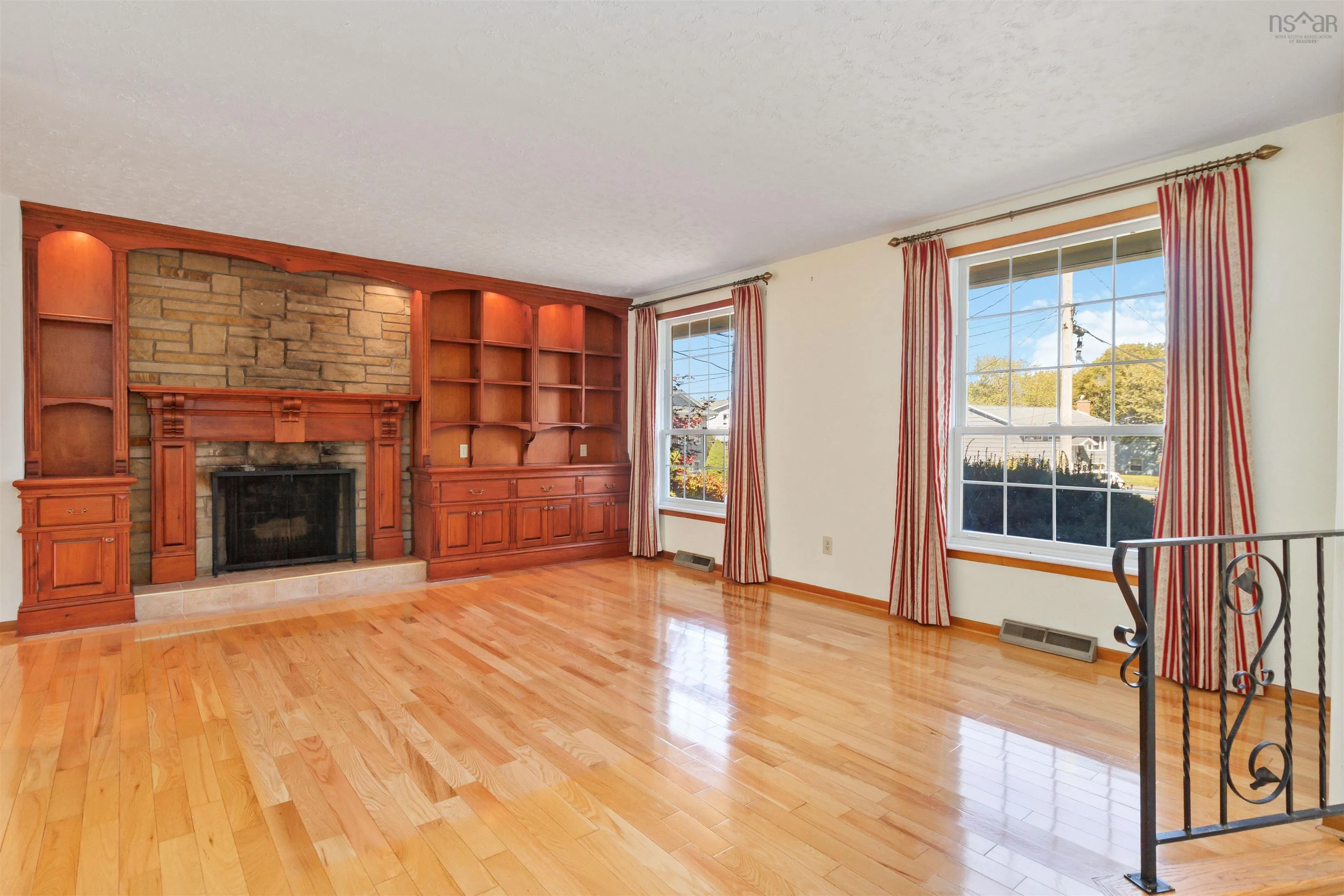 16 Bobolink Street, Halifax, NS B3M 1W3, 5 Bedrooms Bedrooms, ,3 BathroomsBathrooms,Residential,For Sale,Bobolink,202524124