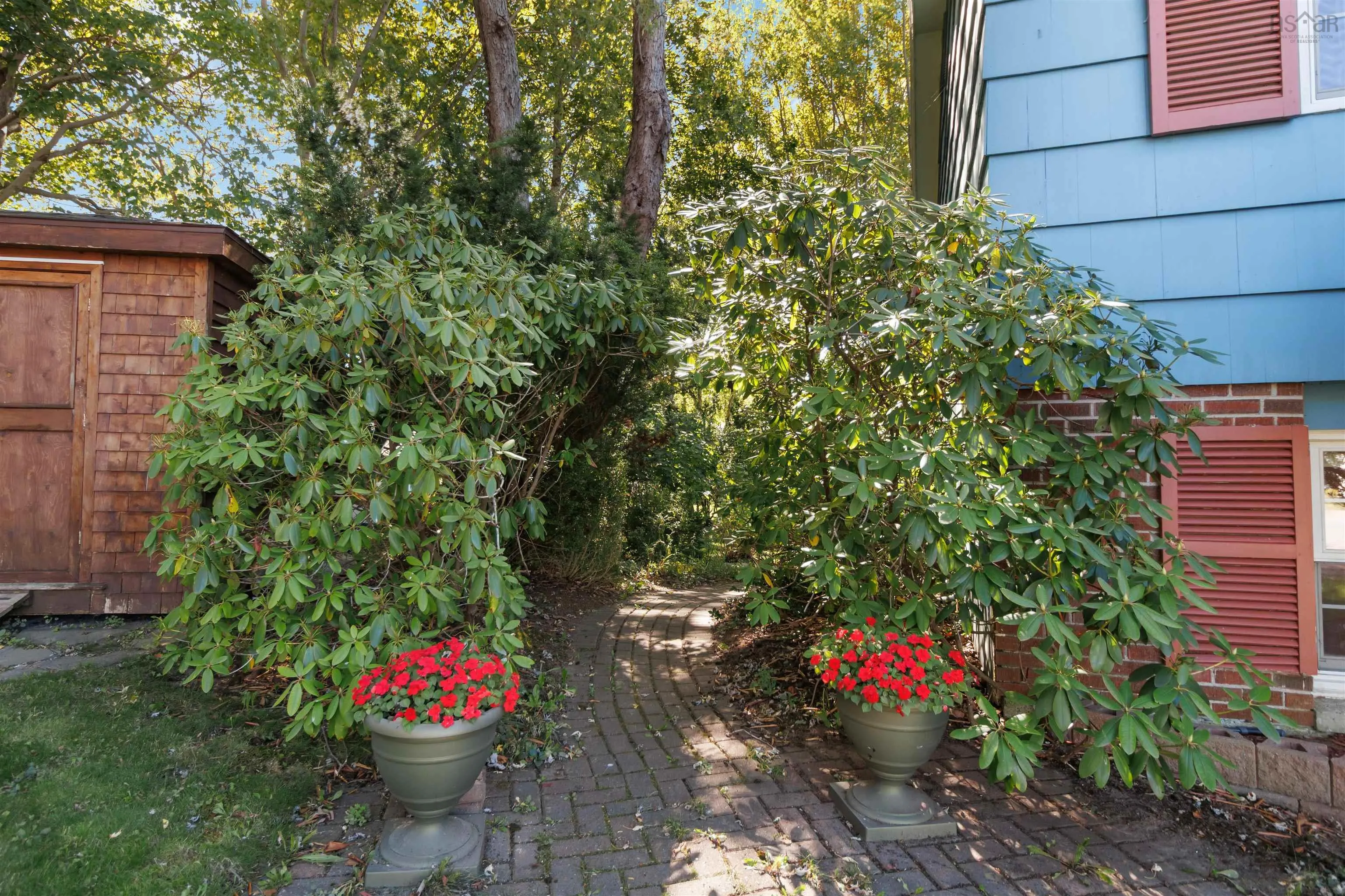 16 Bobolink Street, Halifax, NS B3M 1W3, 5 Bedrooms Bedrooms, ,3 BathroomsBathrooms,Residential,For Sale,Bobolink,202524124