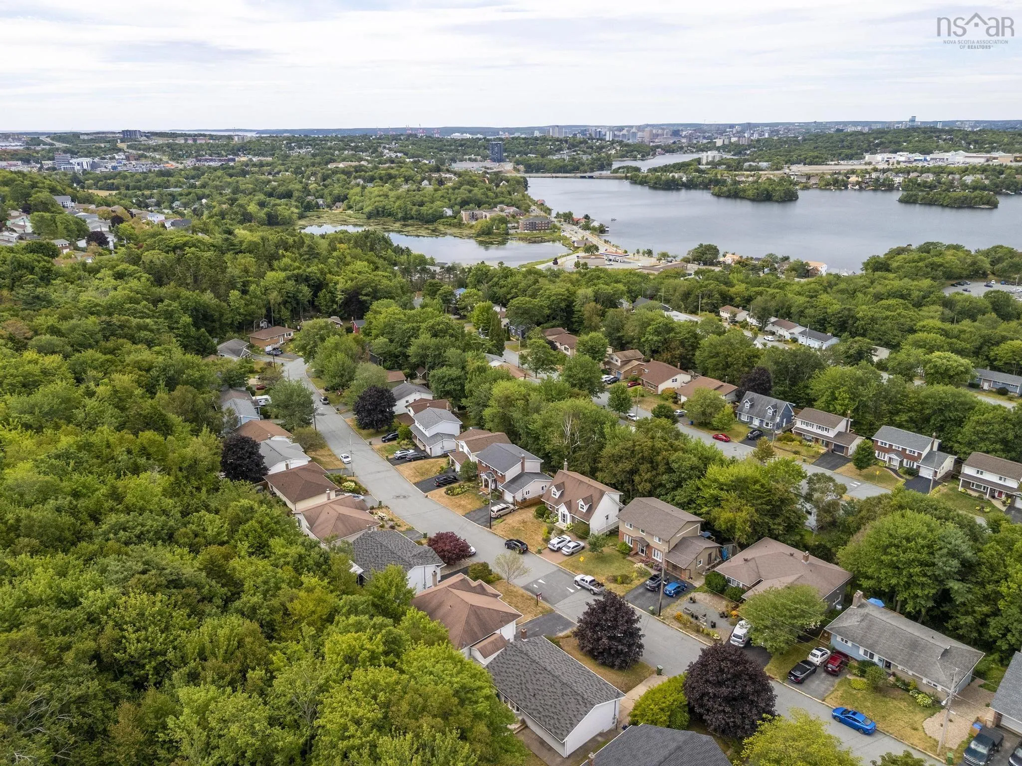 11 Rossi Drive, Dartmouth, NS B2X 3L5, 4 Bedrooms Bedrooms, ,2 BathroomsBathrooms,Residential,For Sale,Rossi,202521260