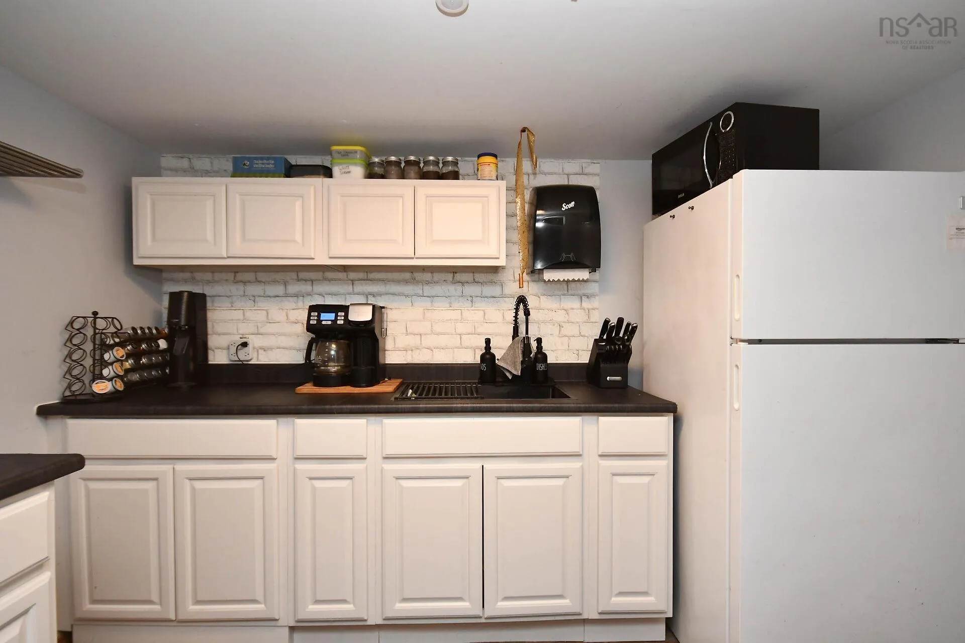 16 Raymoor Dr, Woodlawn, NS B2X 1G7, 4 Bedrooms Bedrooms, ,2 BathroomsBathrooms,Residential,For Sale,Raymoor,202520351