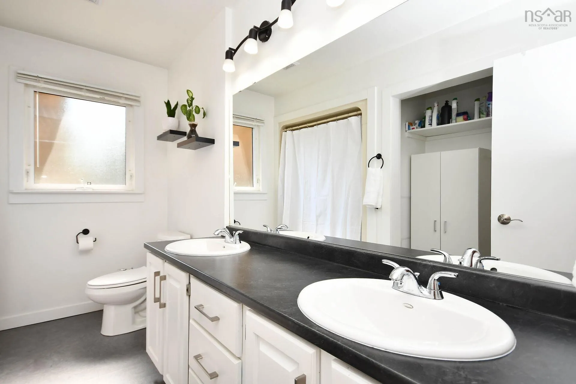 16 Raymoor Dr, Woodlawn, NS B2X 1G7, 4 Bedrooms Bedrooms, ,2 BathroomsBathrooms,Residential,For Sale,Raymoor,202520351