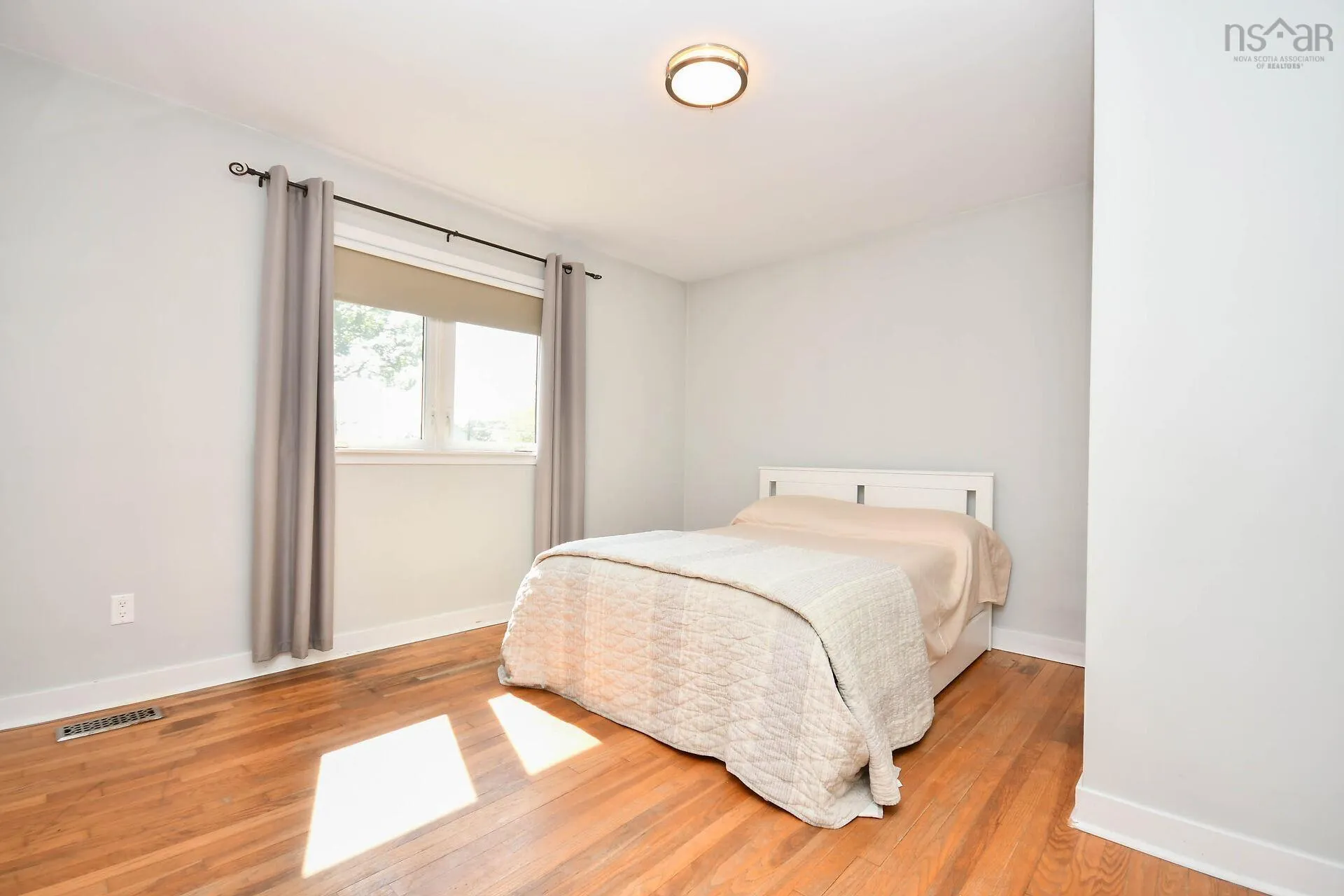 16 Raymoor Dr, Woodlawn, NS B2X 1G7, 4 Bedrooms Bedrooms, ,2 BathroomsBathrooms,Residential,For Sale,Raymoor,202520351