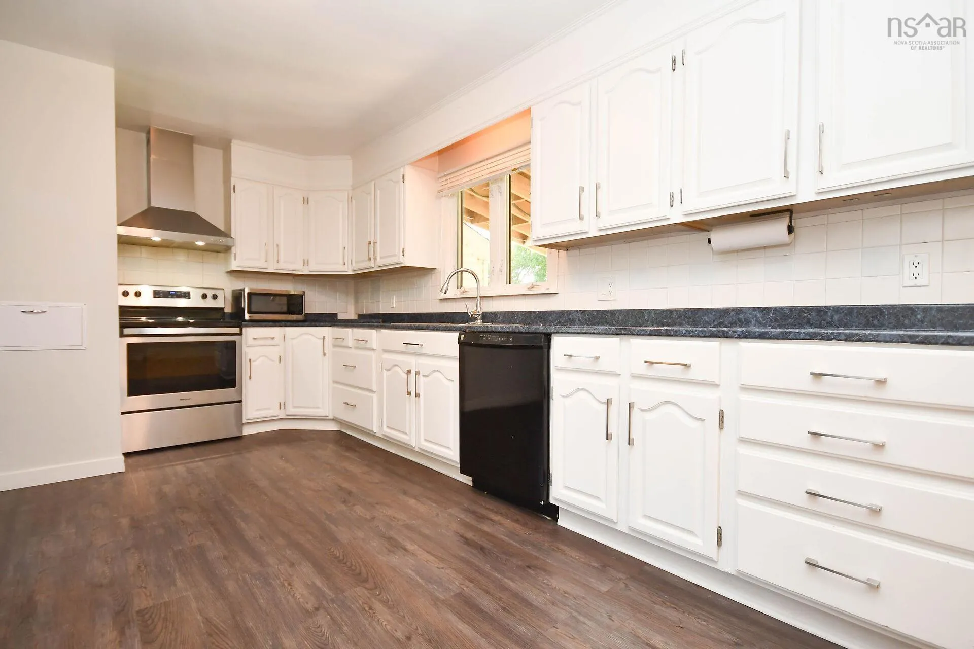 16 Raymoor Dr, Woodlawn, NS B2X 1G7, 4 Bedrooms Bedrooms, ,2 BathroomsBathrooms,Residential,For Sale,Raymoor,202520351