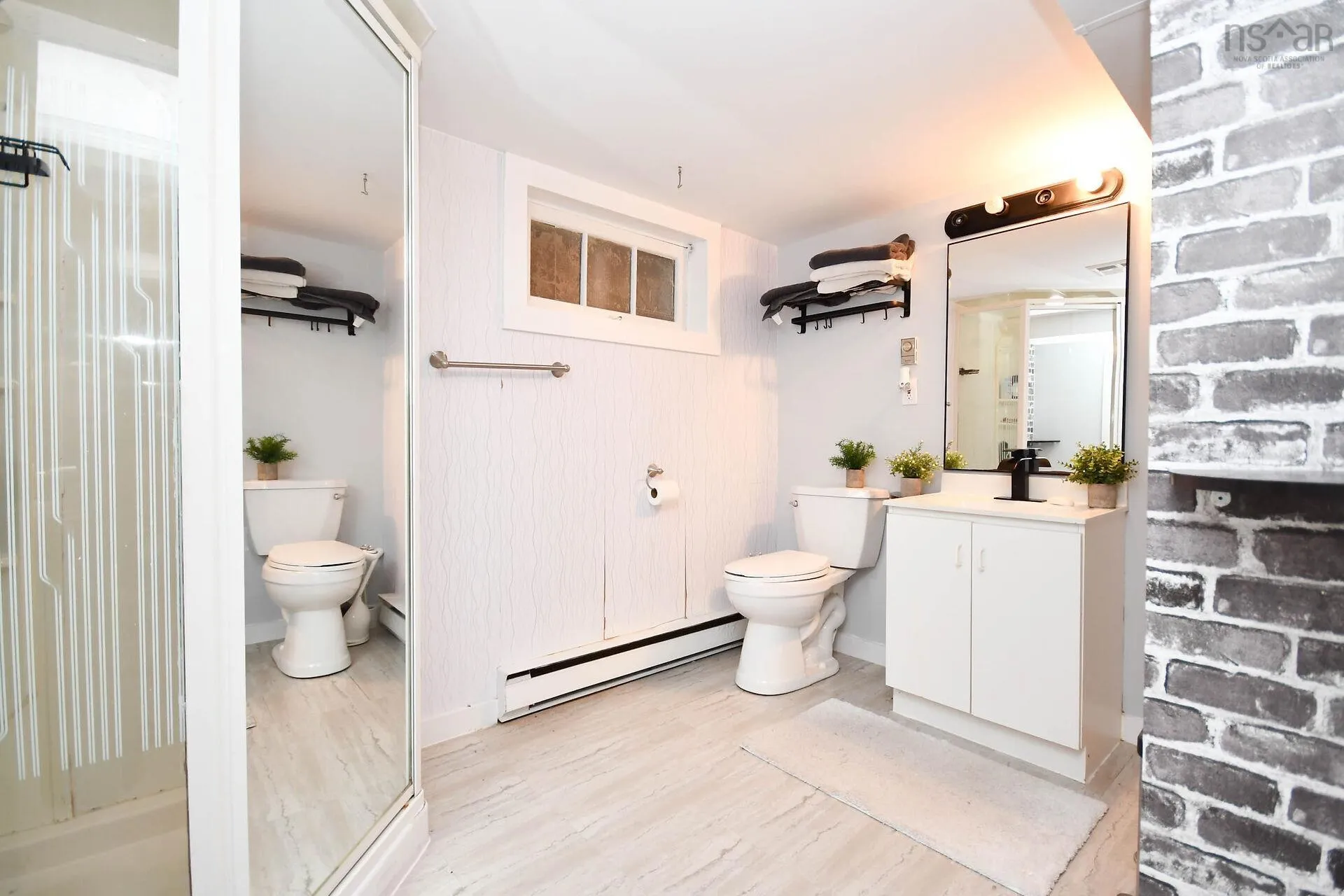 16 Raymoor Dr, Woodlawn, NS B2X 1G7, 4 Bedrooms Bedrooms, ,2 BathroomsBathrooms,Residential,For Sale,Raymoor,202520351
