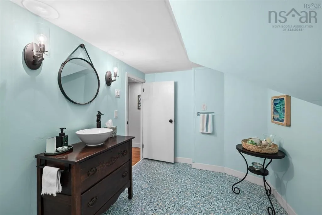 66 Main Street, Liverpool, NS B0T 1K0, 4 Bedrooms Bedrooms, ,2 BathroomsBathrooms,Residential,For Sale,Main,202519624