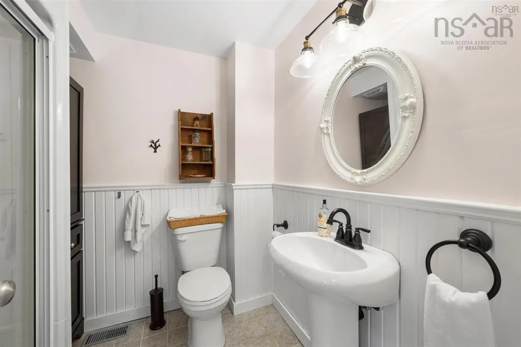 66 Main Street, Liverpool, NS B0T 1K0, 4 Bedrooms Bedrooms, ,2 BathroomsBathrooms,Residential,For Sale,Main,202519624