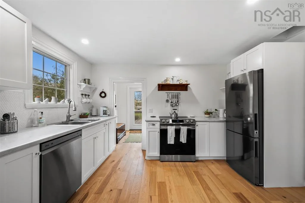 66 Main Street, Liverpool, NS B0T 1K0, 4 Bedrooms Bedrooms, ,2 BathroomsBathrooms,Residential,For Sale,Main,202519624