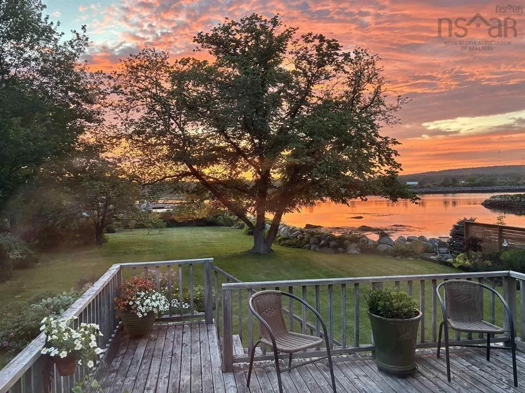 66 Main Street, Liverpool, NS B0T 1K0, 4 Bedrooms Bedrooms, ,2 BathroomsBathrooms,Residential,For Sale,Main,202519624