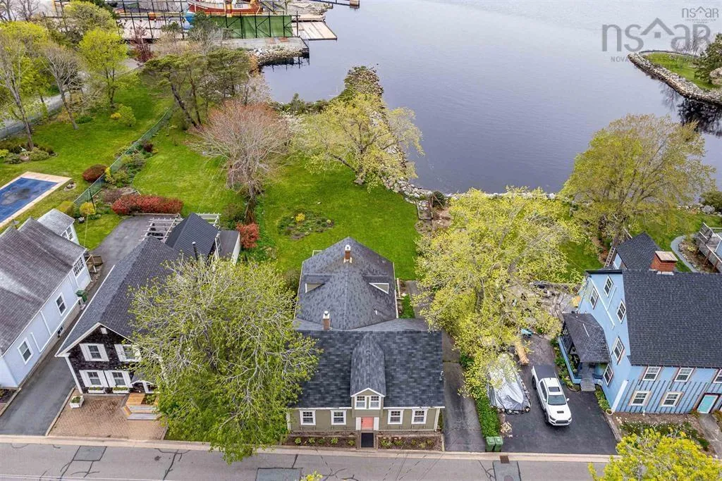 66 Main Street, Liverpool, NS B0T 1K0, 4 Bedrooms Bedrooms, ,2 BathroomsBathrooms,Residential,For Sale,Main,202519624