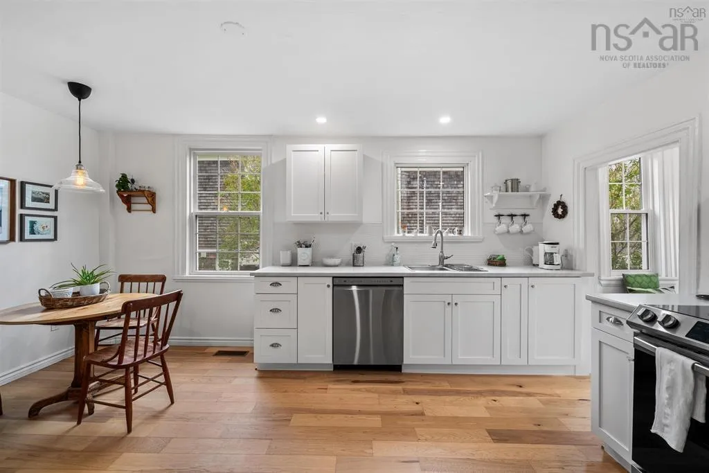 66 Main Street, Liverpool, NS B0T 1K0, 4 Bedrooms Bedrooms, ,2 BathroomsBathrooms,Residential,For Sale,Main,202519624