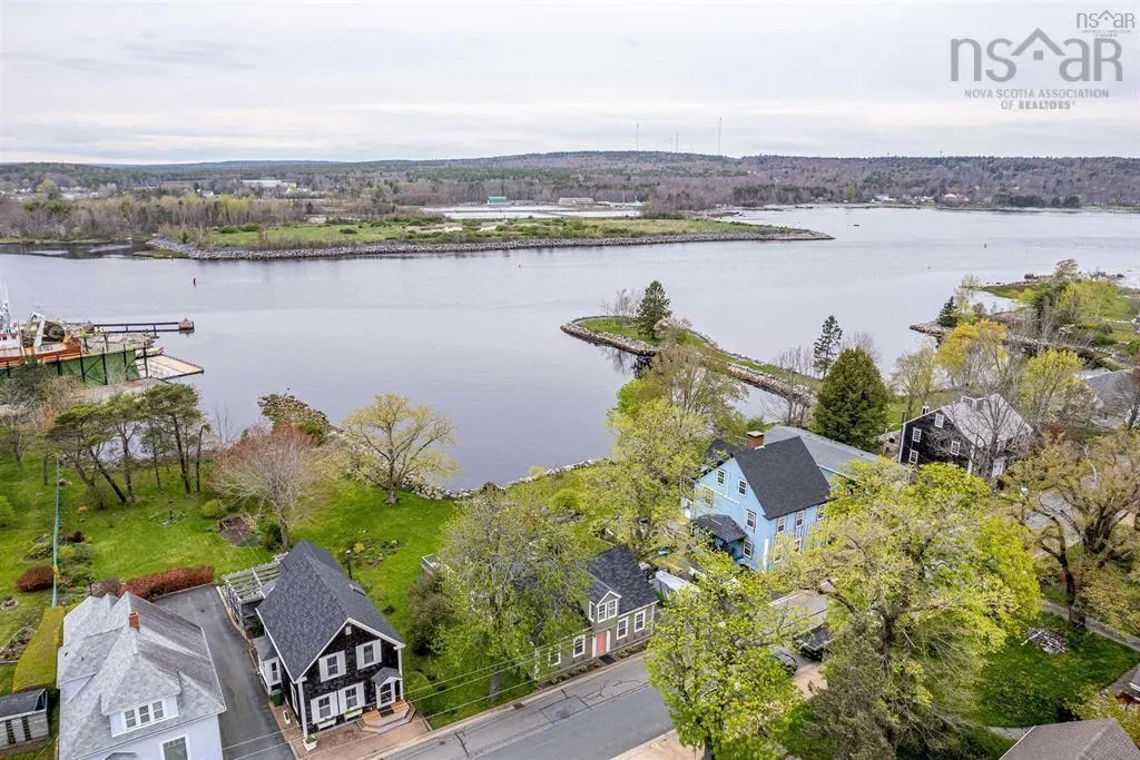 66 Main Street, Liverpool, NS B0T 1K0, 4 Bedrooms Bedrooms, ,2 BathroomsBathrooms,Residential,For Sale,Main,202519624