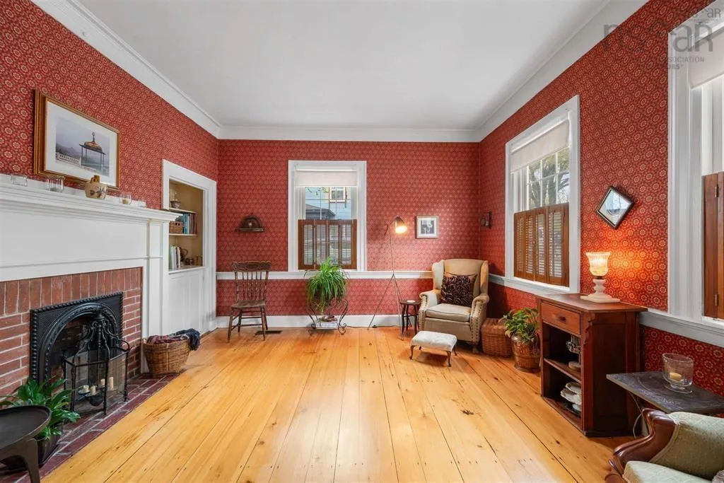 66 Main Street, Liverpool, NS B0T 1K0, 4 Bedrooms Bedrooms, ,2 BathroomsBathrooms,Residential,For Sale,Main,202519624