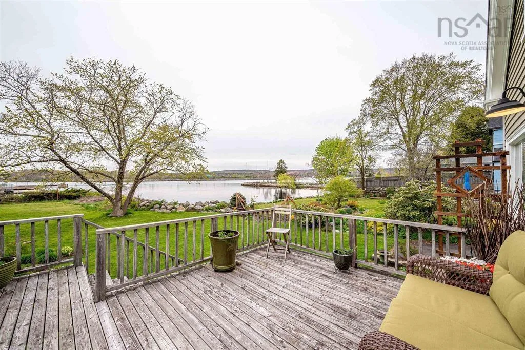 66 Main Street, Liverpool, NS B0T 1K0, 4 Bedrooms Bedrooms, ,2 BathroomsBathrooms,Residential,For Sale,Main,202519624