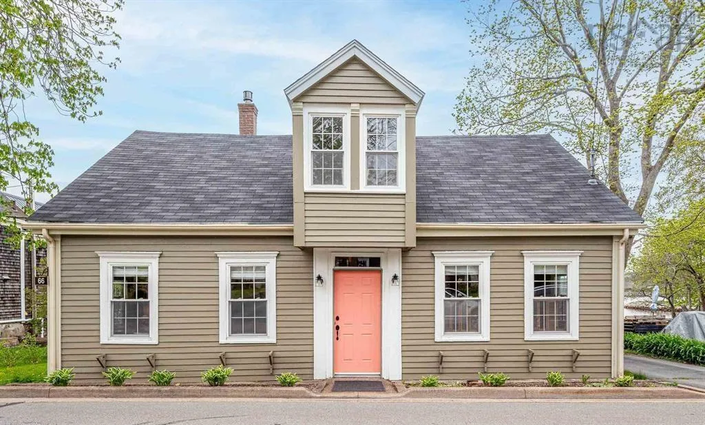 66 Main Street, Liverpool, NS B0T 1K0, 4 Bedrooms Bedrooms, ,2 BathroomsBathrooms,Residential,For Sale,Main,202519624