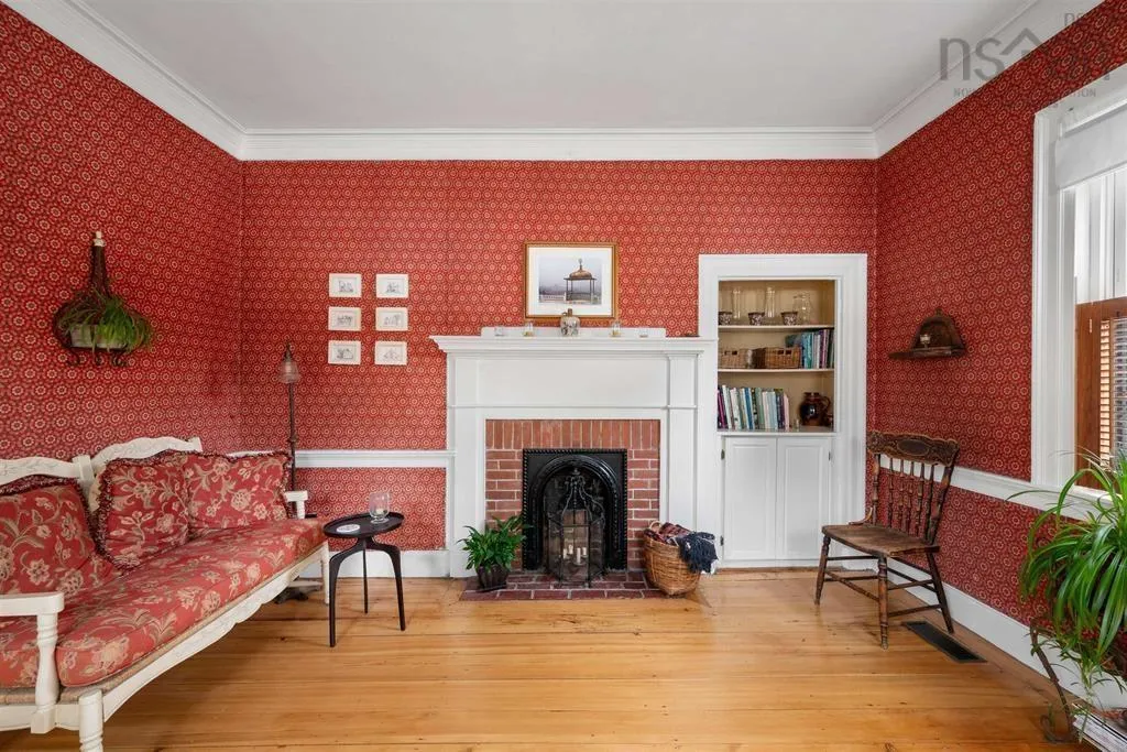 66 Main Street, Liverpool, NS B0T 1K0, 4 Bedrooms Bedrooms, ,2 BathroomsBathrooms,Residential,For Sale,Main,202519624