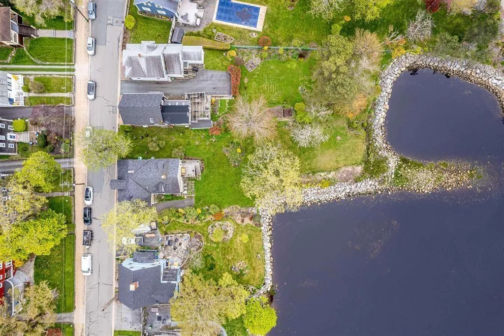 66 Main Street, Liverpool, NS B0T 1K0, 4 Bedrooms Bedrooms, ,2 BathroomsBathrooms,Residential,For Sale,Main,202519624