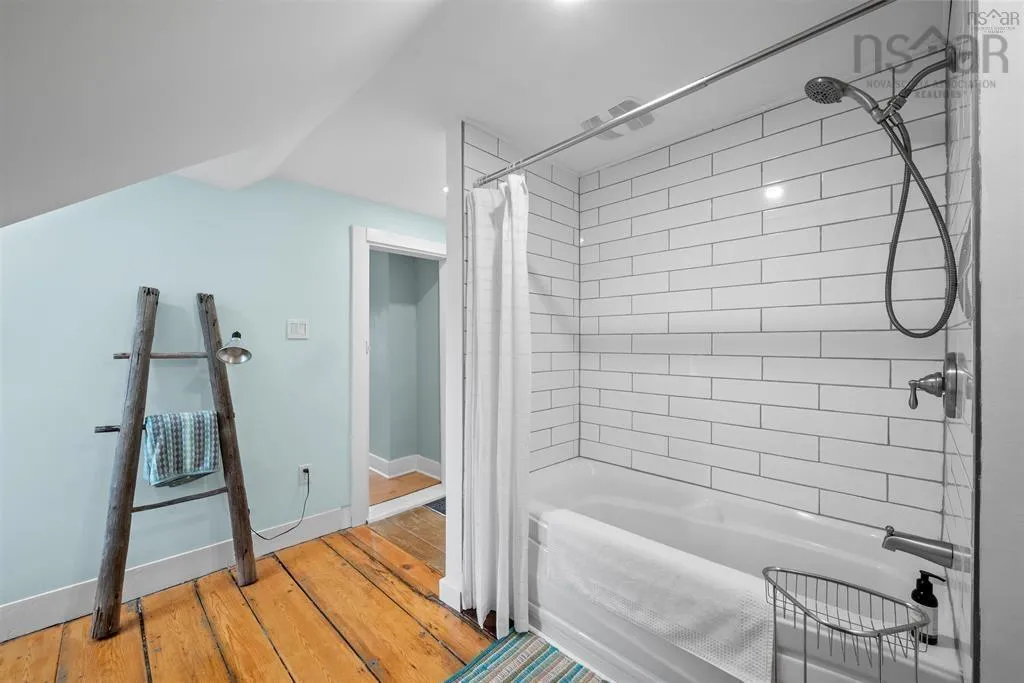 66 Main Street, Liverpool, NS B0T 1K0, 4 Bedrooms Bedrooms, ,2 BathroomsBathrooms,Residential,For Sale,Main,202519624