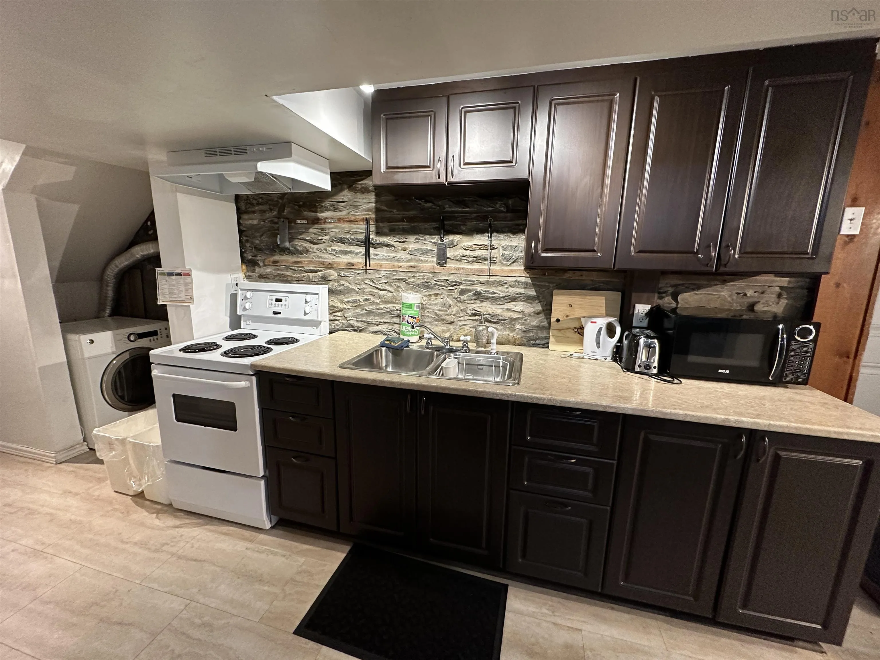 1465 Carlton Street, Halifax Ns B3h 3b8, 5 Bedrooms Bedrooms, ,Residential Income,For Sale,Carlton,202302858