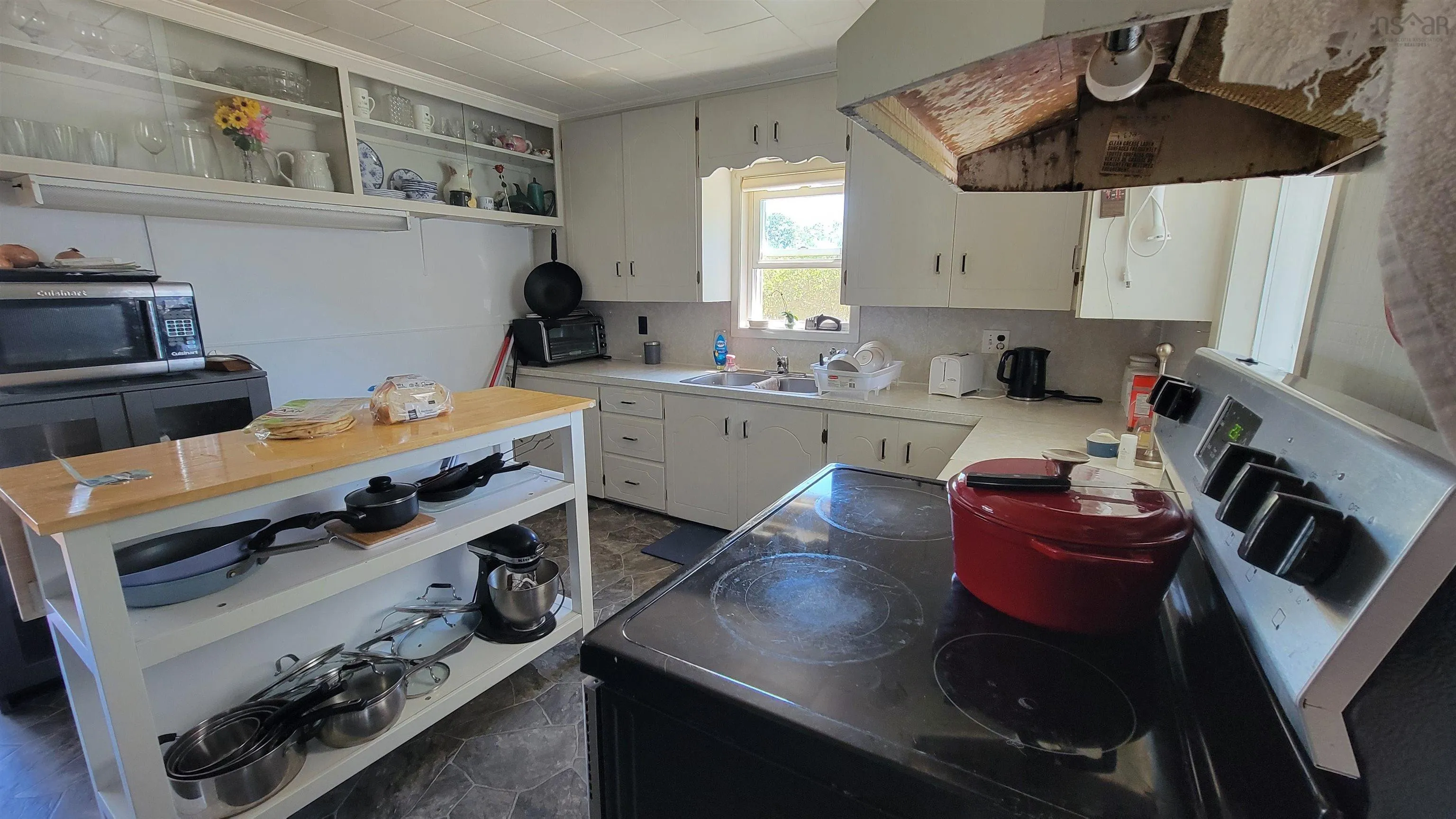 486 335 Highway, West Pubnico, NS B0W 3S0, 6 Bedrooms Bedrooms, ,2 BathroomsBathrooms,Residential,For Sale,335,202517627