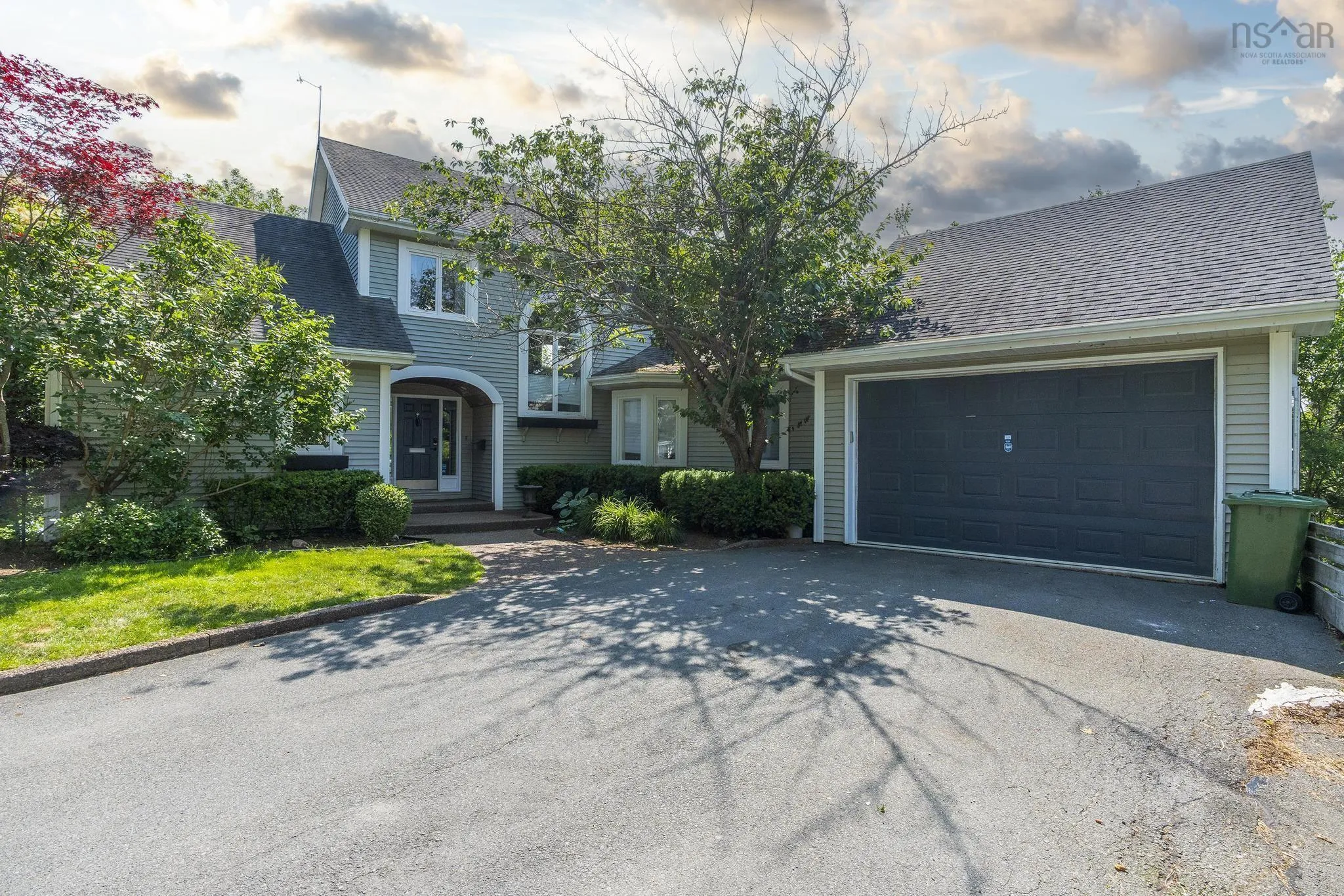 12 Saraguay Place, Halifax, NS B3P 2N9, 5 Bedrooms Bedrooms, ,4 BathroomsBathrooms,Residential,For Sale,Saraguay,202522740