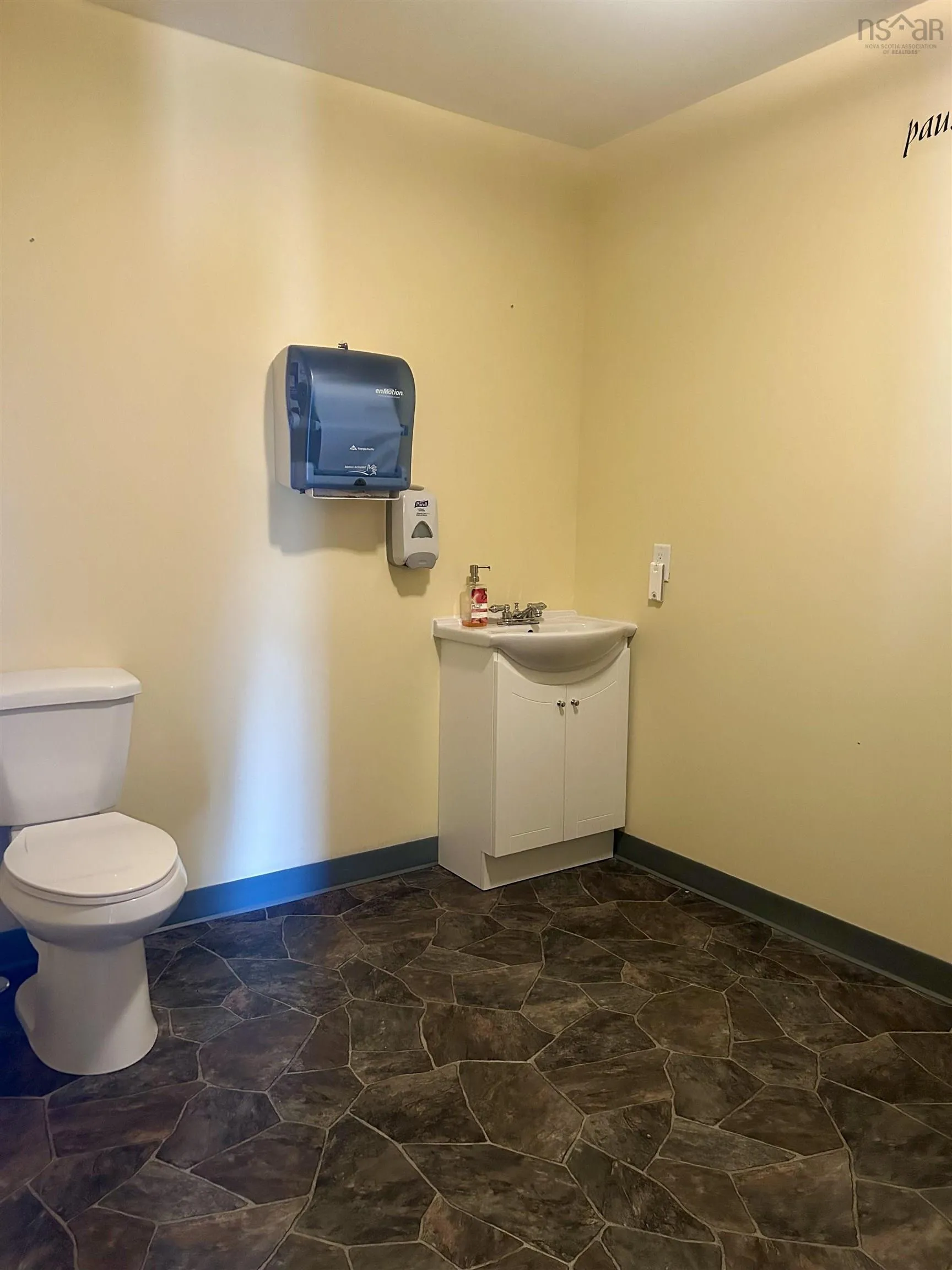7561 Main St., Louisbourg, NS B1C 1J7, 2 Bedrooms Bedrooms, ,2 BathroomsBathrooms,Residential,For Sale,Main St.,202521446