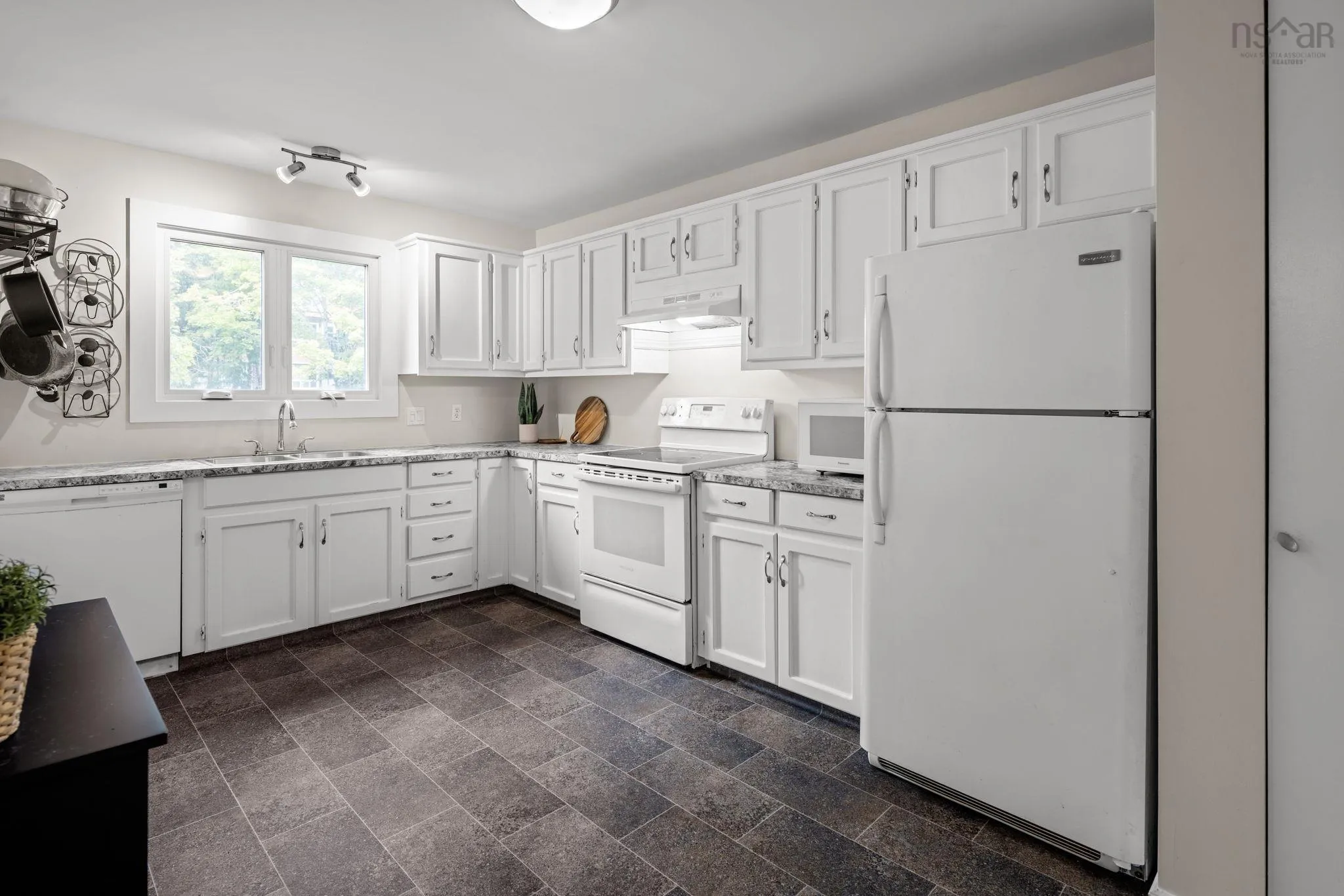 43 Westridge Drive, Halifax, NS B3M 3K3, 3 Bedrooms Bedrooms, ,3 BathroomsBathrooms,Residential,For Sale,Westridge,202522882