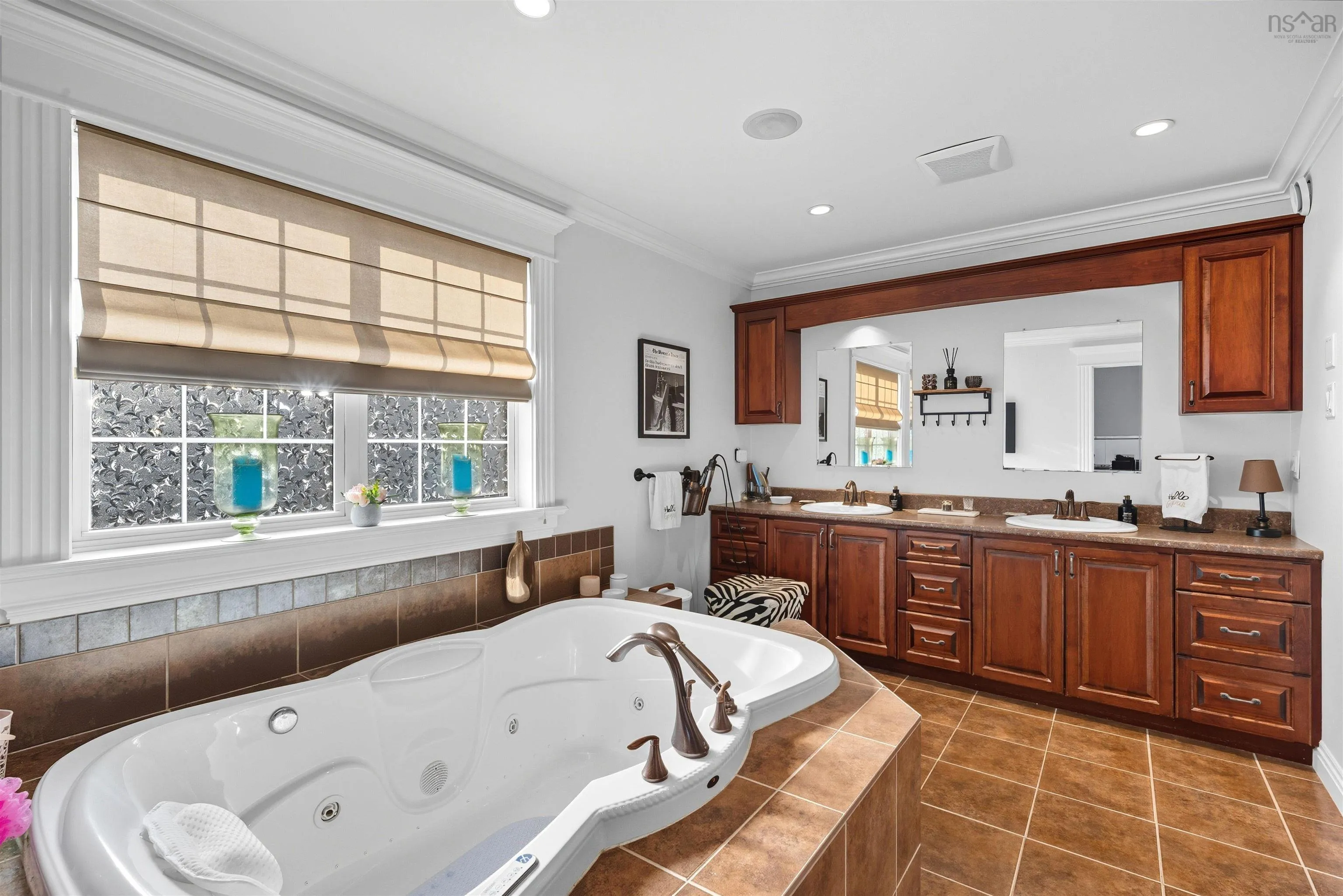 158 Pinewood Crescent, Cole Harbour, NS B2V 2P9, 7 Bedrooms Bedrooms, ,6 BathroomsBathrooms,Residential,For Sale,Pinewood,202524958
