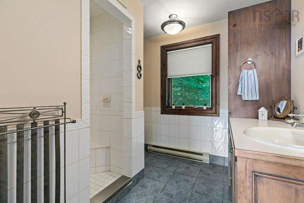 405 Borgalds Point Road, Chester Basin, NS B0J 1K0, 4 Bedrooms Bedrooms, ,4 BathroomsBathrooms,Residential,For Sale,Borgalds Point,202518018