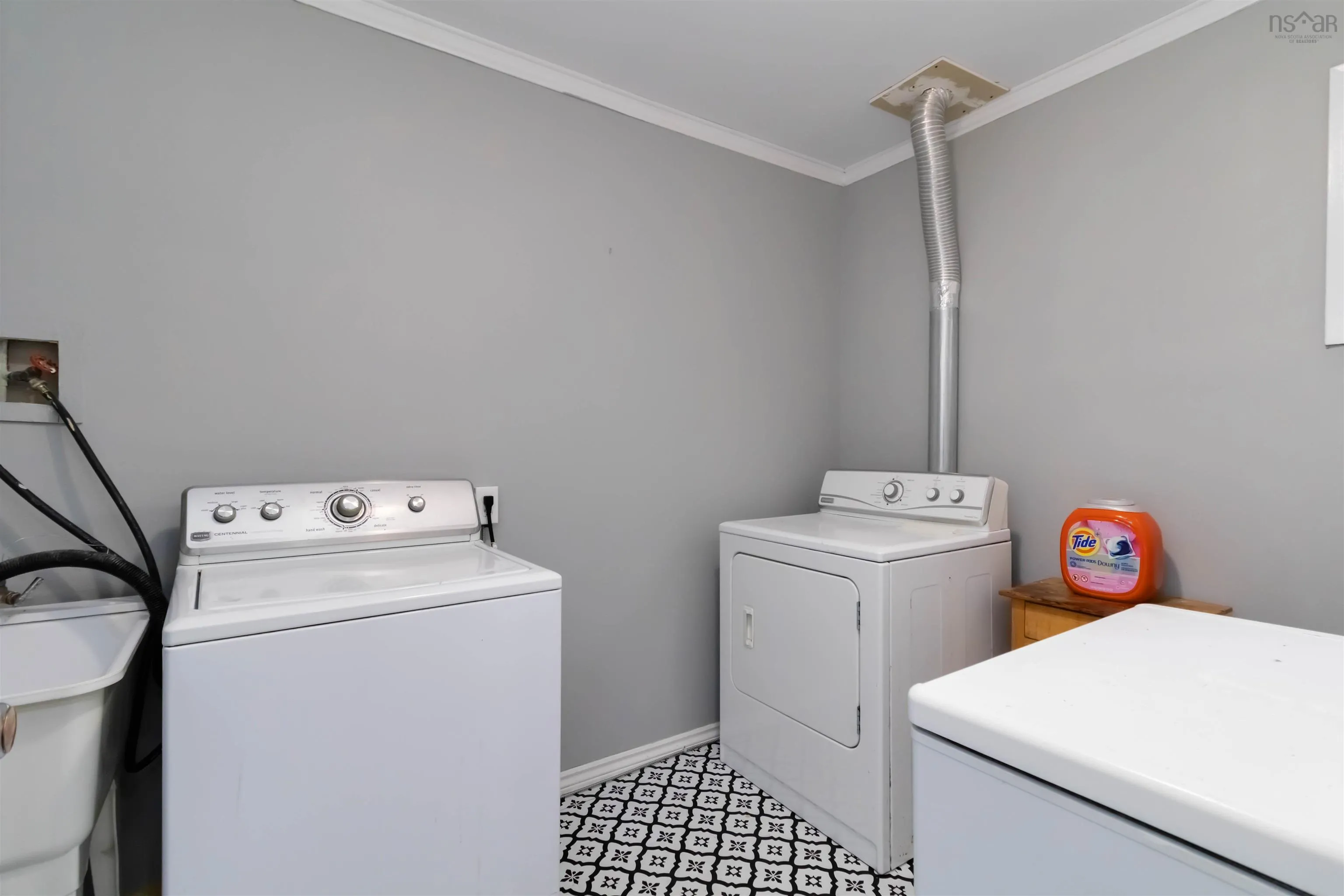 10 Oakburn Court, Halifax, NS B3M 2W6, 4 Bedrooms Bedrooms, ,2 BathroomsBathrooms,Residential,For Sale,Oakburn,202520541