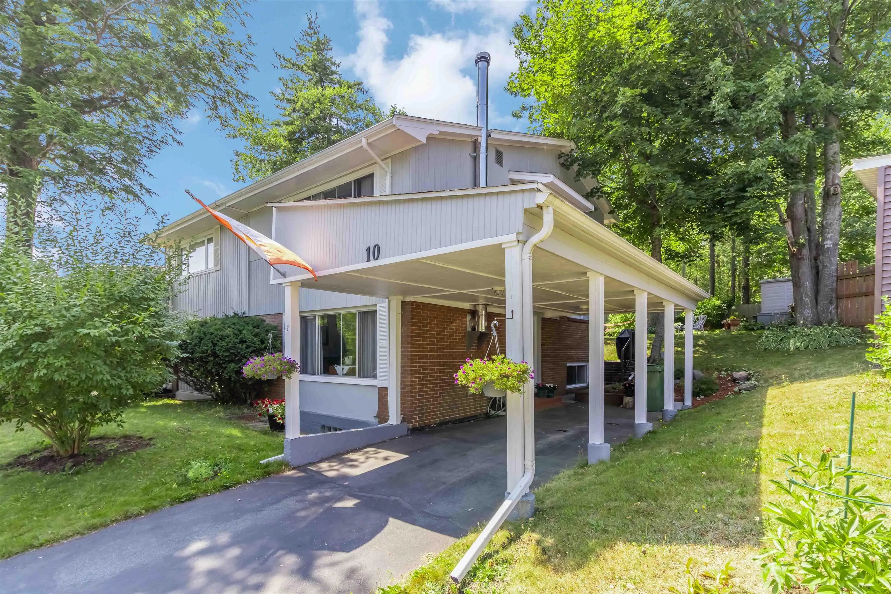 10 Oakburn Court, Halifax, NS B3M 2W6, 4 Bedrooms Bedrooms, ,2 BathroomsBathrooms,Residential,For Sale,Oakburn,202520541