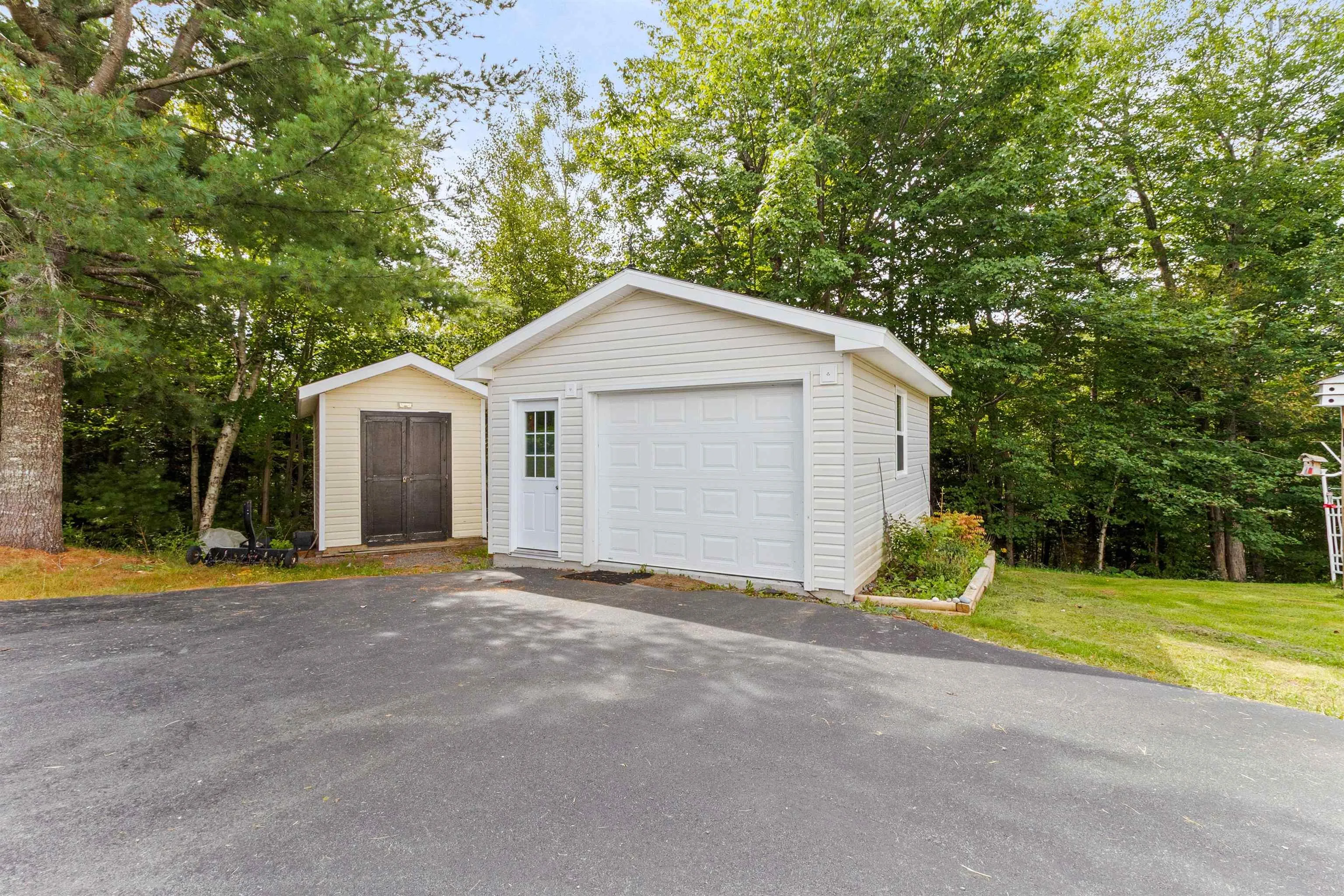 122 Honeysuckle Road, Middle Sackville, NS B4E 3J9, 4 Bedrooms Bedrooms, ,4 BathroomsBathrooms,Residential,For Sale,Honeysuckle,202523163