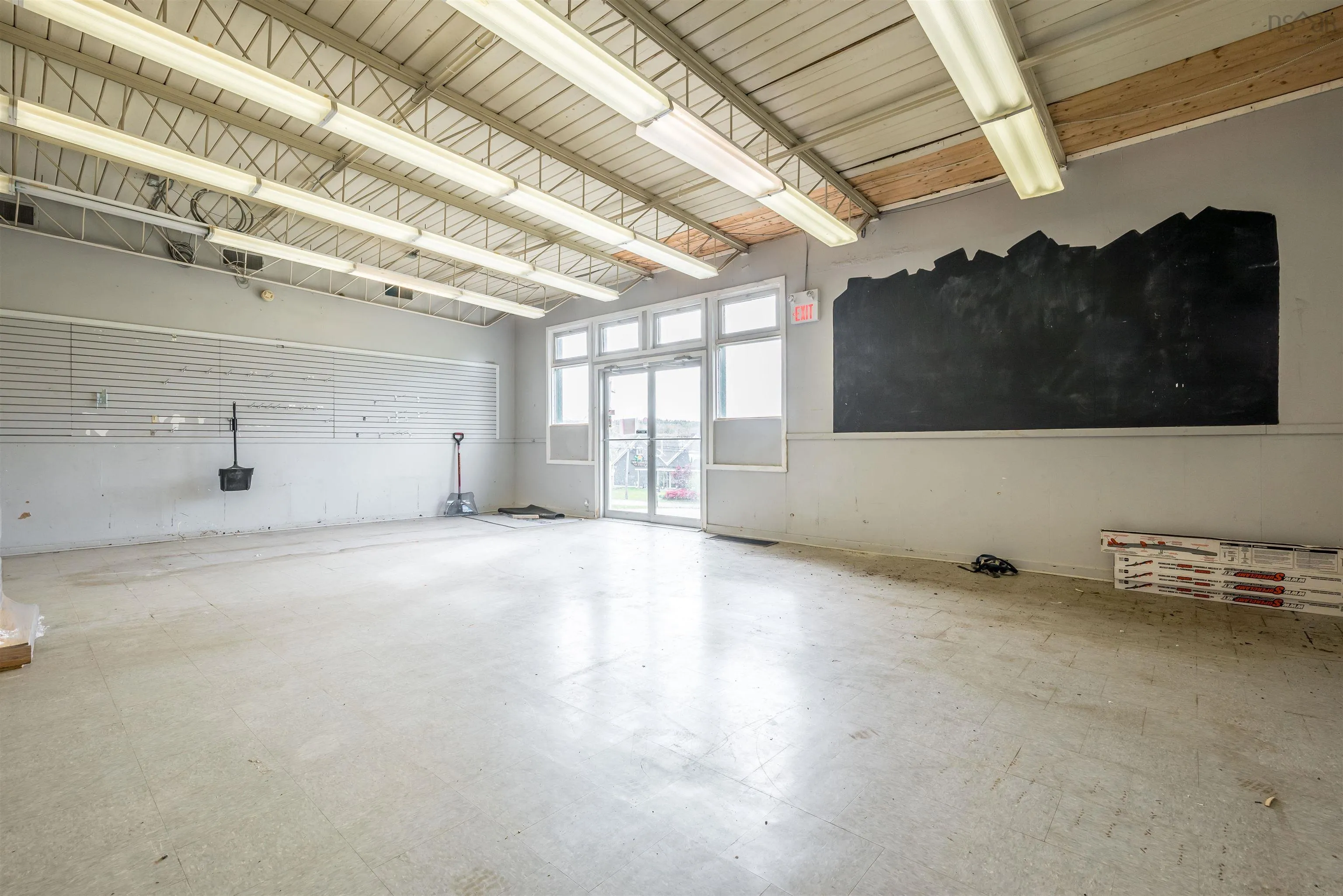 3182 Highway 2, Fall River Ns B2t 1j5, ,Commercial Sale,For Sale,Highway 2,202500988